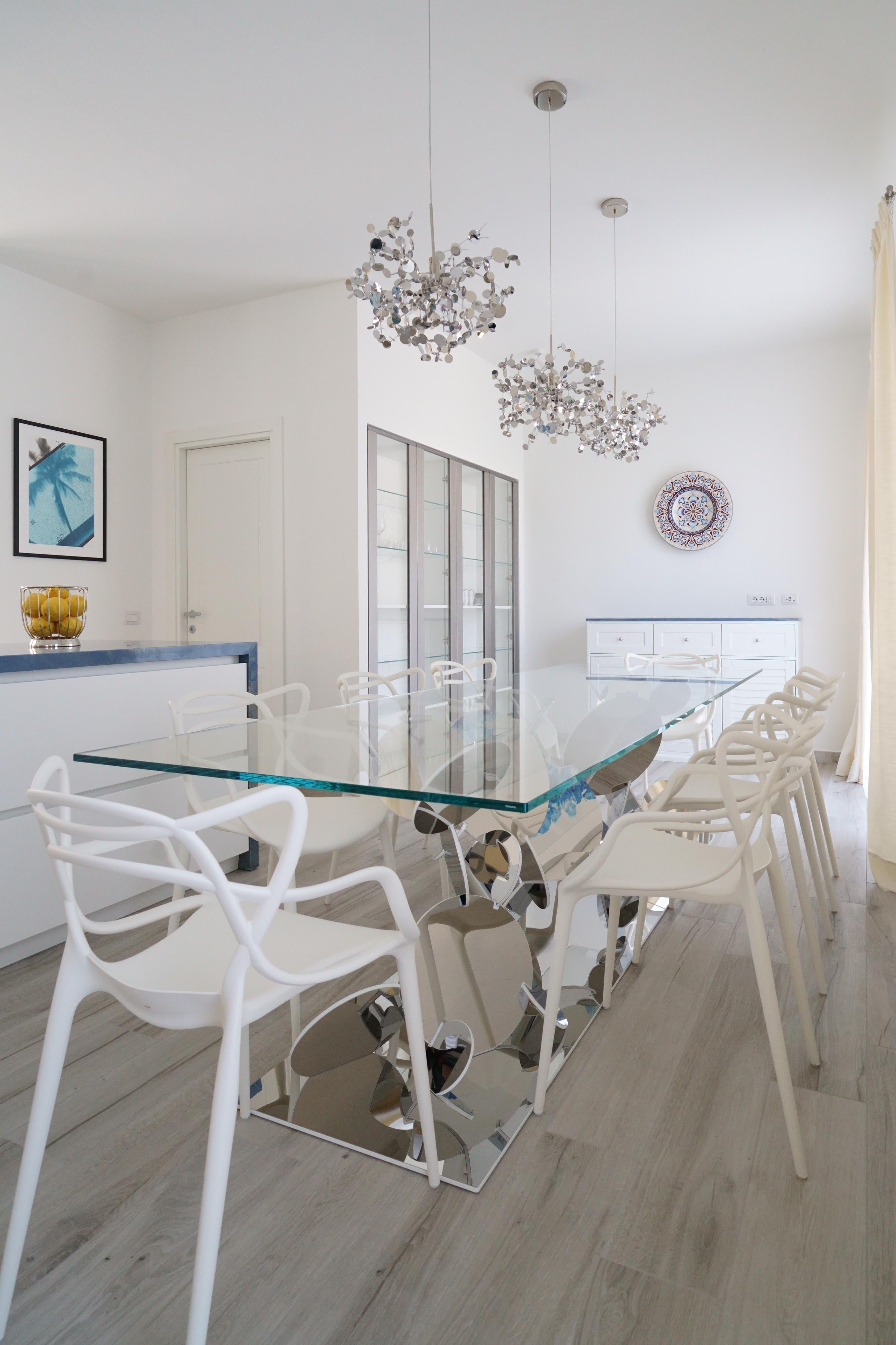 https://a.1stdibscdn.com/dining-table-tempered-glass-top-stainless-steel-mirror-finish-base-collectible-for-sale-picture-7/f_22003/f_302743721662362169387/DSC09196_master.jpg