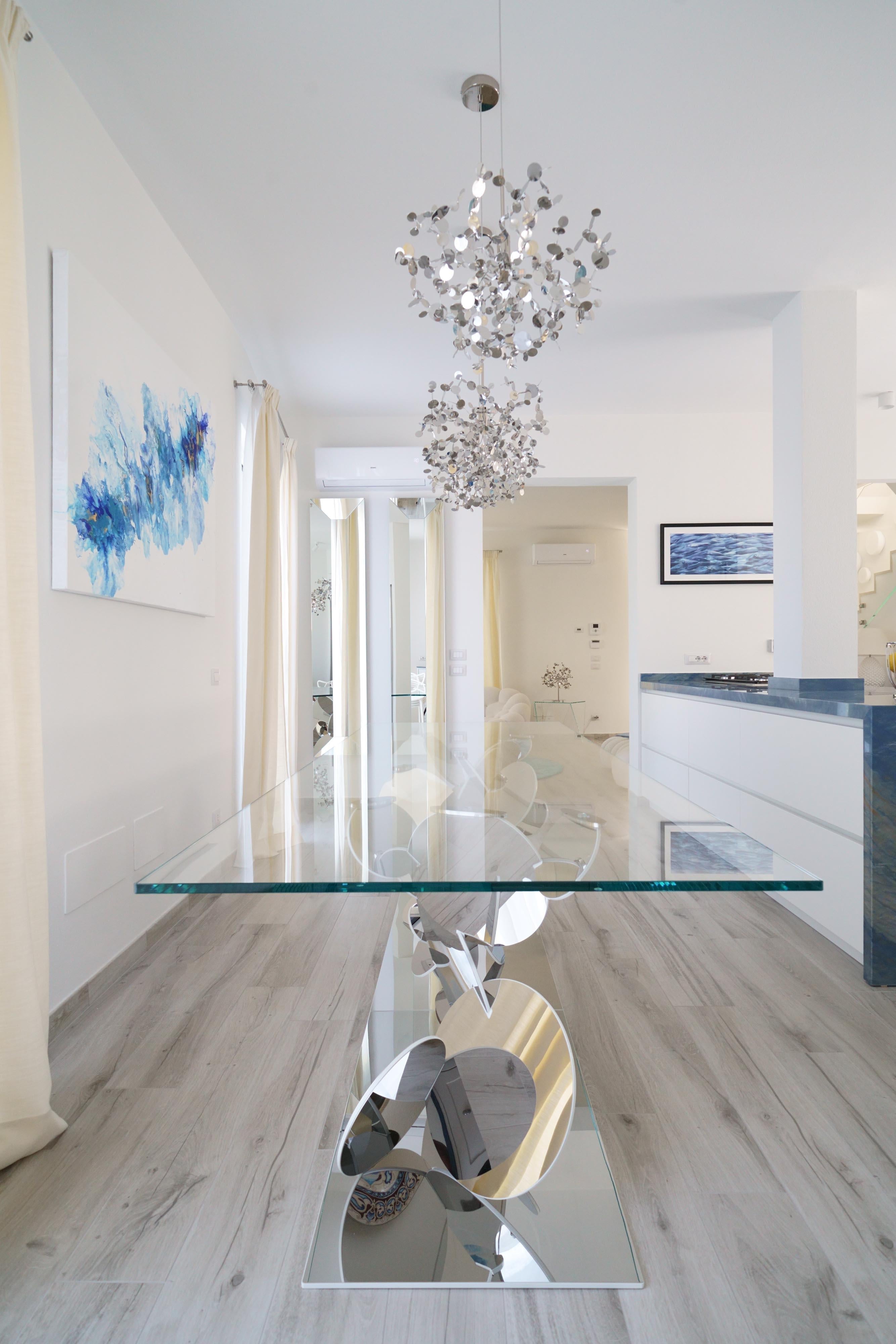 https://a.1stdibscdn.com/dining-table-tempered-glass-top-stainless-steel-mirror-finish-base-collectible-for-sale-picture-10/f_22003/f_302743721662362173020/DSC09231_master.jpg