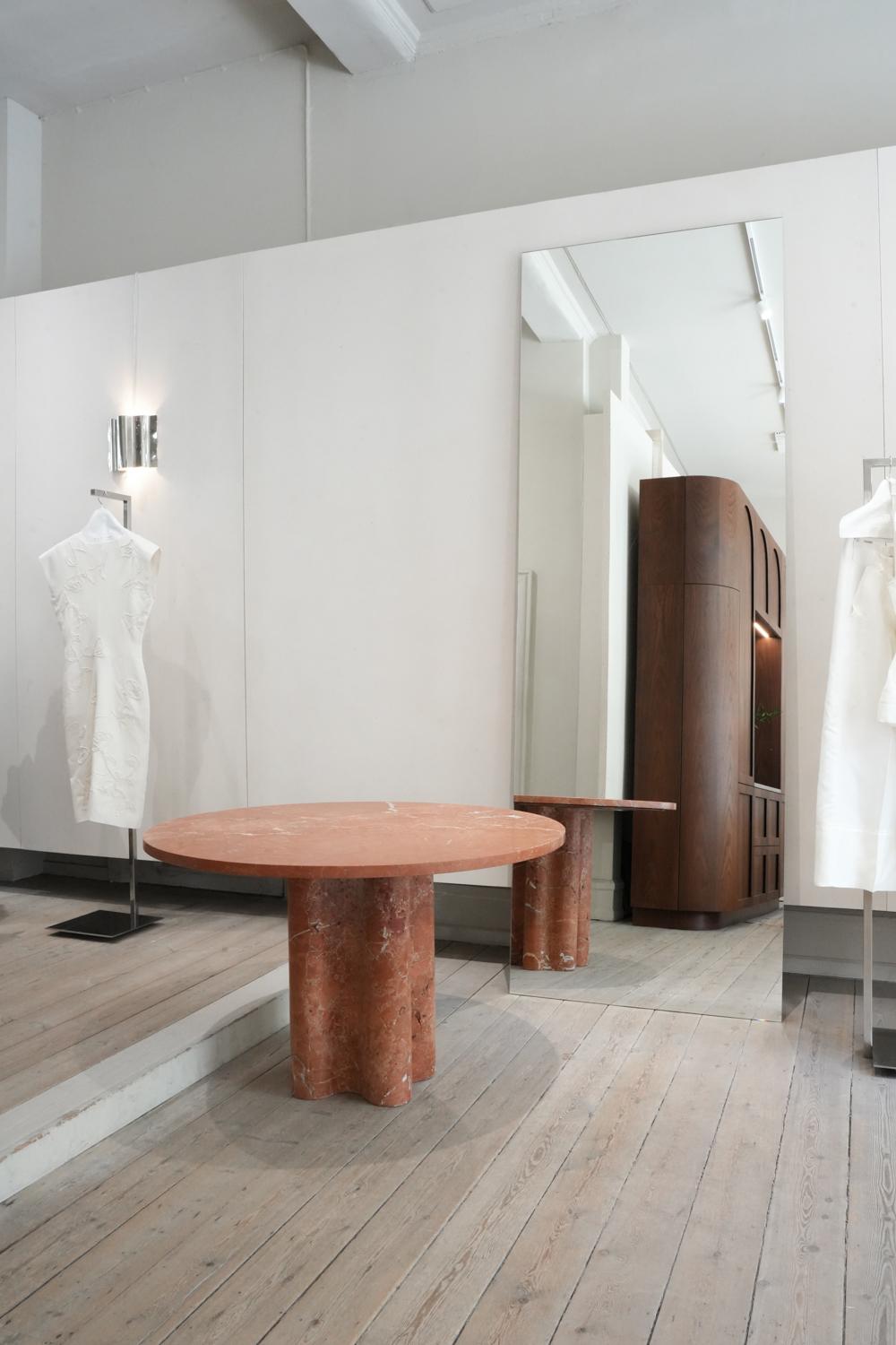 https://a.1stdibscdn.com/piccolo-silver-root-marble-dining-table-by-caia-leifsdotter-for-sale-picture-2/f_12192/f_483420421768498096477/DSC09406_lq_master.jpg