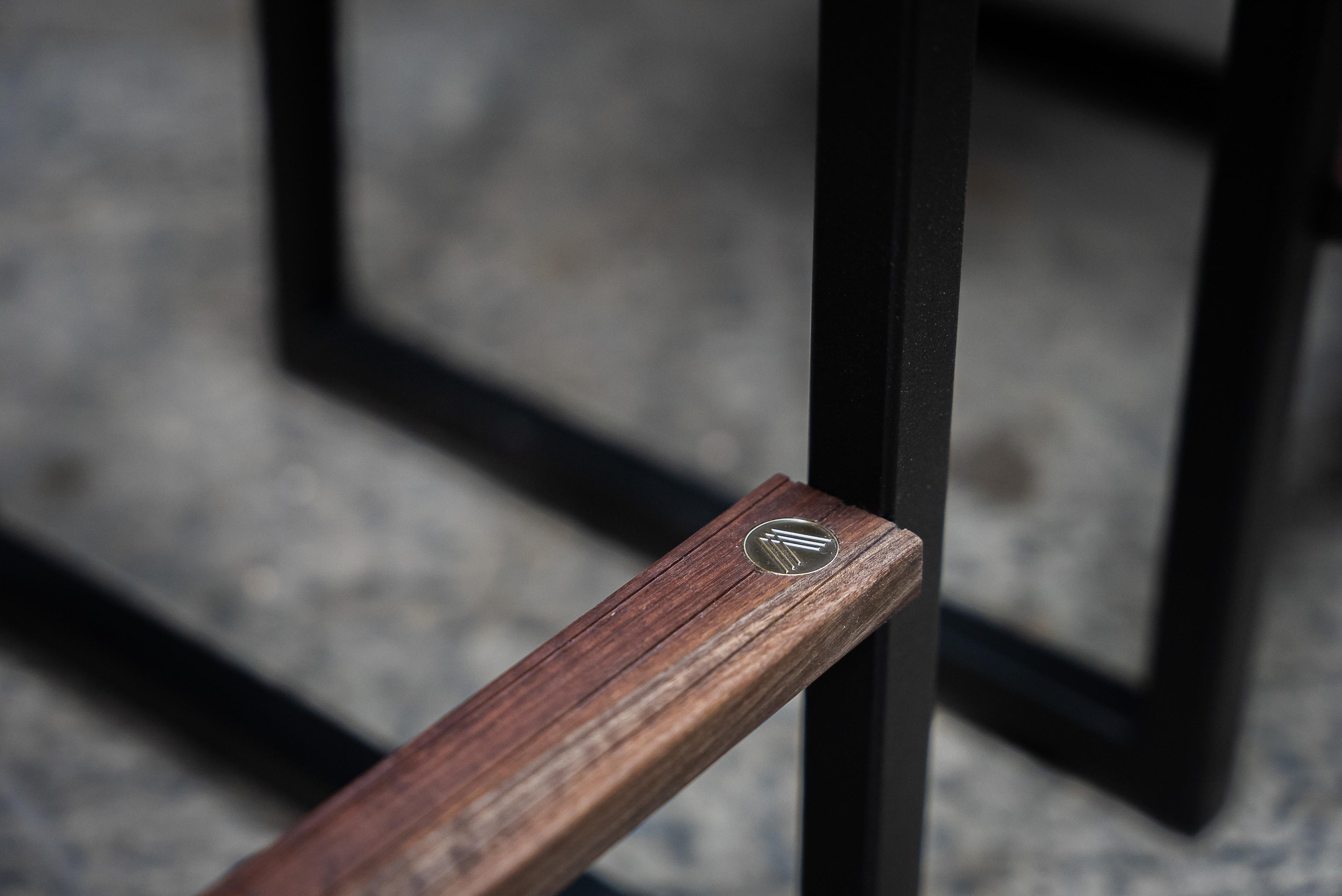 https://a.1stdibscdn.com/shaker-modern-backless-counter-stool-by-ambrozia-black-cowhide-walnut-metal-for-sale-picture-6/f_36881/f_351621121689000488924/DSC09586_3_master.jpg