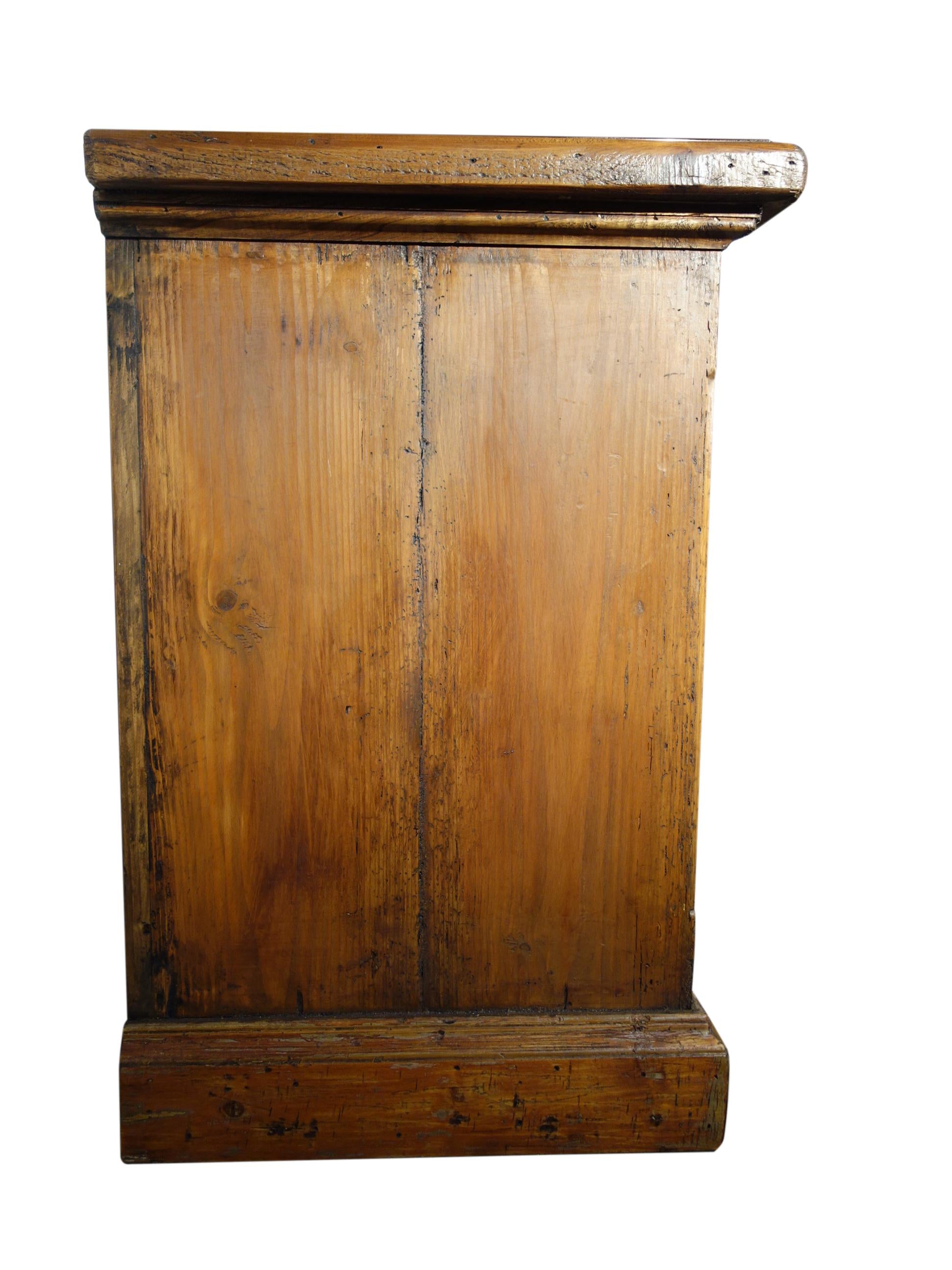https://a.1stdibscdn.com/18th-c-style-italian-old-fir-12-drawer-pharmacy-cabinet-to-order-for-sale-picture-6/f_12292/f_415480321726770414853/DSC09608_master.JPG