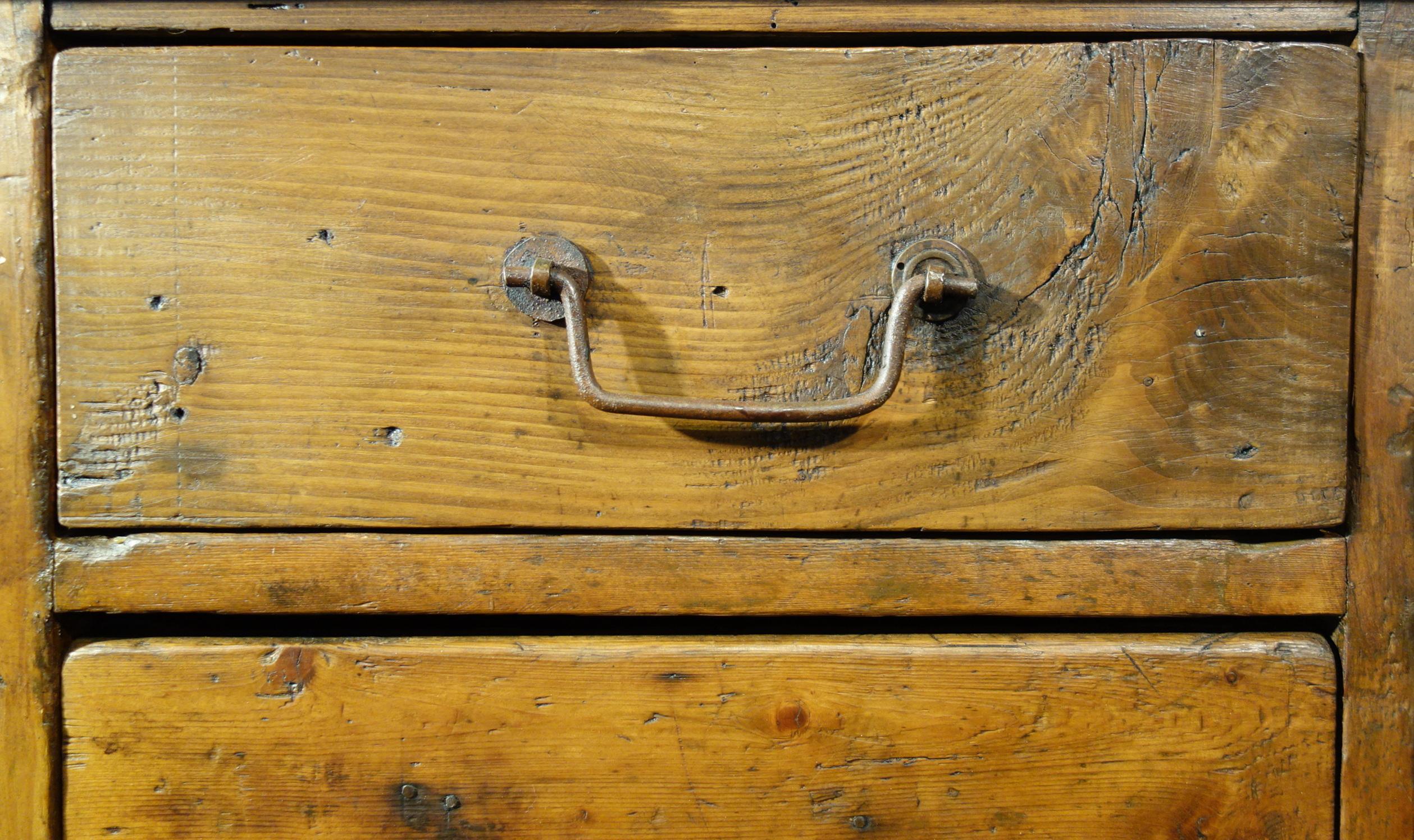 https://a.1stdibscdn.com/18th-c-style-italian-old-fir-12-drawer-pharmacy-cabinet-to-order-for-sale-picture-14/f_12292/f_415480321726770423022/DSC09614_master.JPG