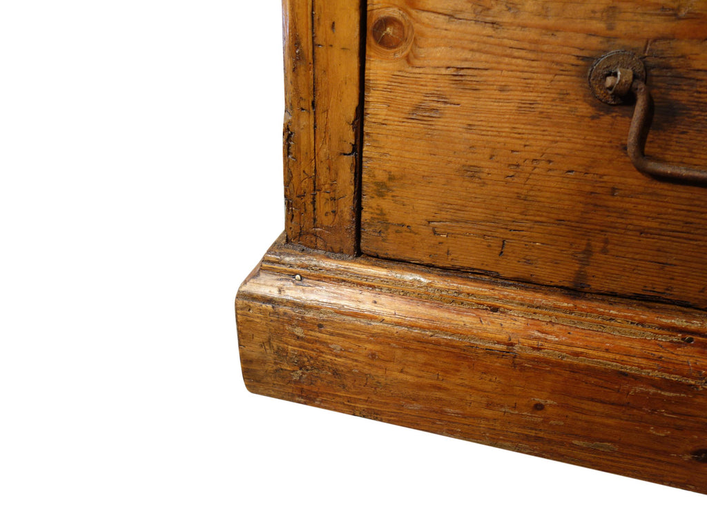 https://a.1stdibscdn.com/18th-c-style-italian-old-fir-12-drawer-pharmacy-cabinet-to-order-for-sale-picture-9/f_12292/f_415480321726770417908/DSC09620_master.JPG