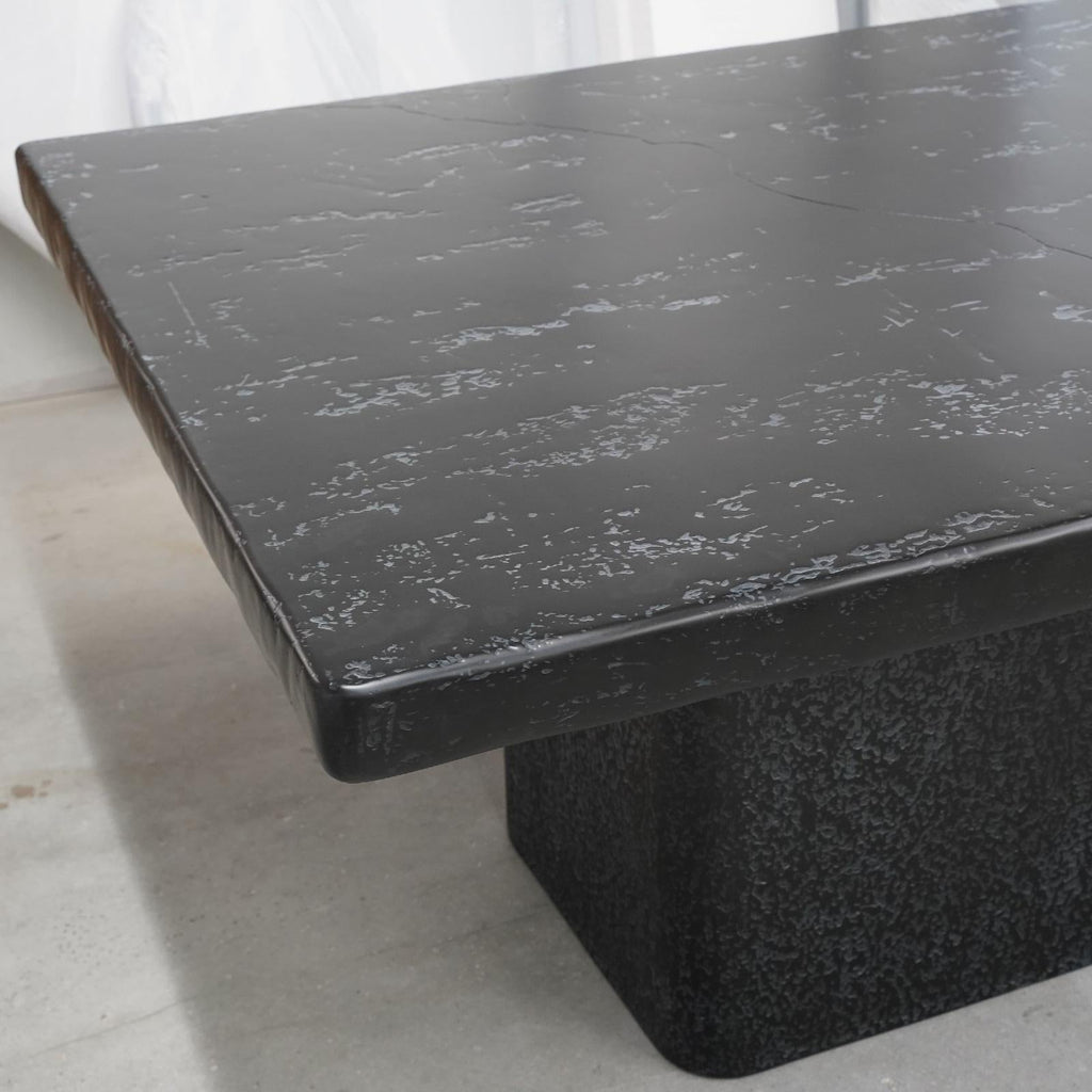 https://a.1stdibscdn.com/monolithic-basalt-dining-table-suitable-for-indoor-outdoor-settings-for-sale-picture-6/f_27693/f_463352121755626349056/DSC09960_master.jpg