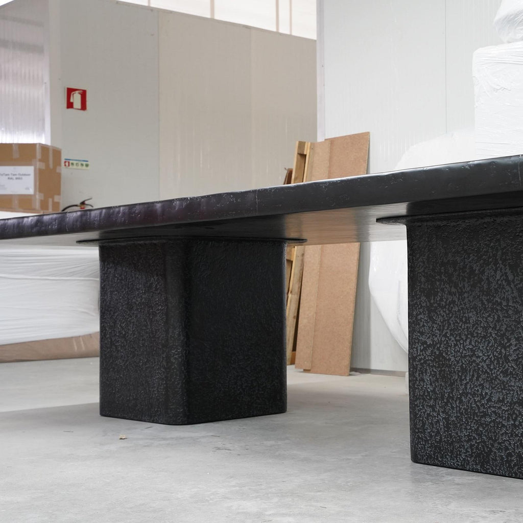 https://a.1stdibscdn.com/outdoor-dining-table-in-custom-resin-colors-for-sale-picture-5/f_27693/f_440372721742817177973/DSC09965_master.jpg