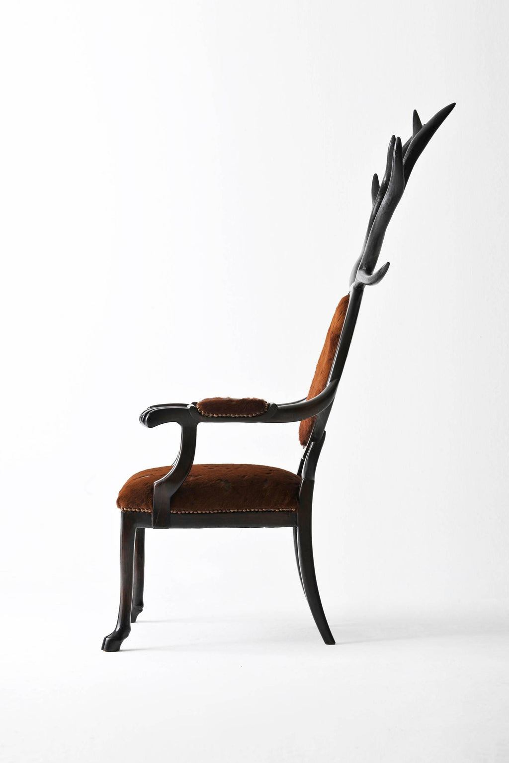 https://a.1stdibscdn.com/21st-century-hybrid-no-1-armchair-with-hand-carved-antlers-and-brown-leather-for-sale-picture-3/f_36601/1525158628925/_DSC1572_master.jpg