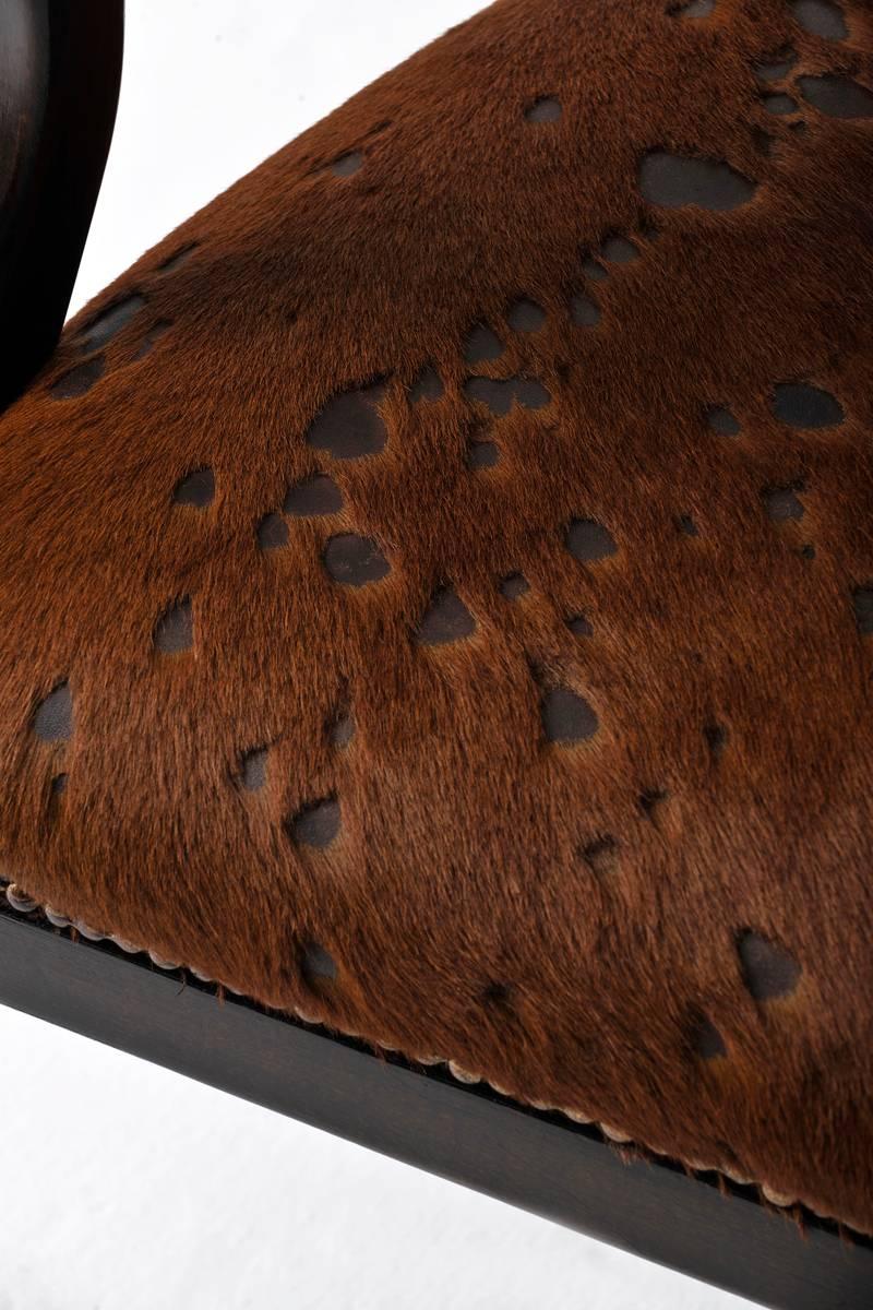 https://a.1stdibscdn.com/21st-century-hybrid-no-1-armchair-with-hand-carved-antlers-and-brown-leather-for-sale-picture-4/f_36601/1525158621704/_DSC1597_master.jpg