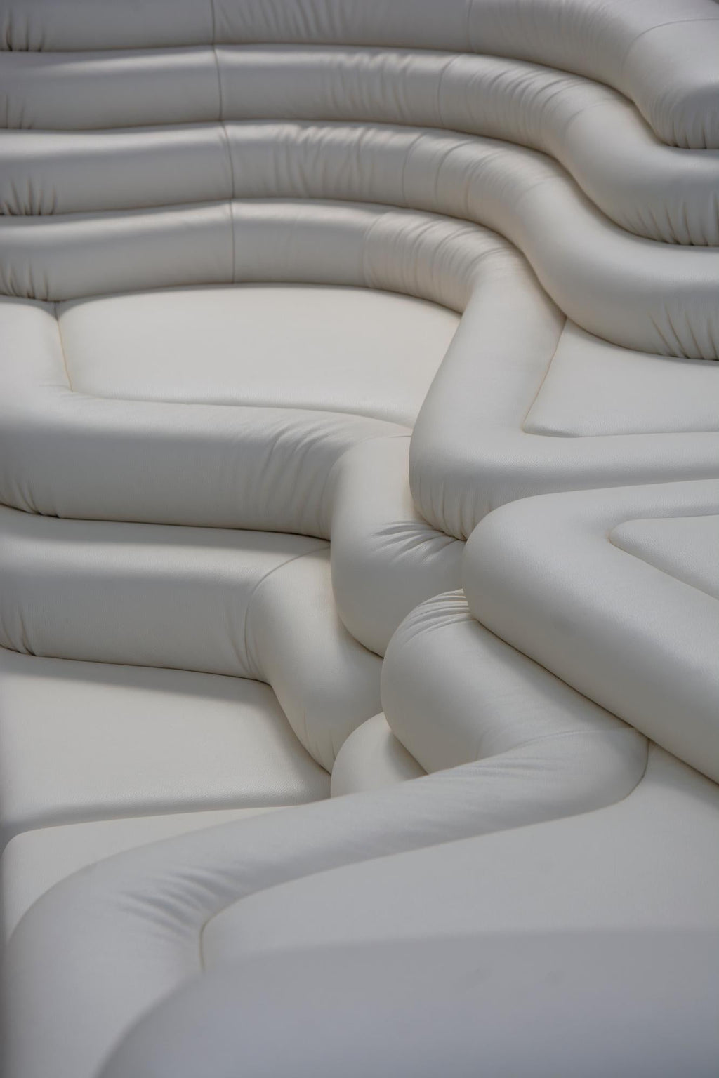 https://a.1stdibscdn.com/de-sede-set-of-two-ds-1025-09-terrazza-sofa-in-gold-upholstery-by-ubald-klug-for-sale-picture-12/f_16392/f_485374521769533868297/_DSC3589_master.jpg