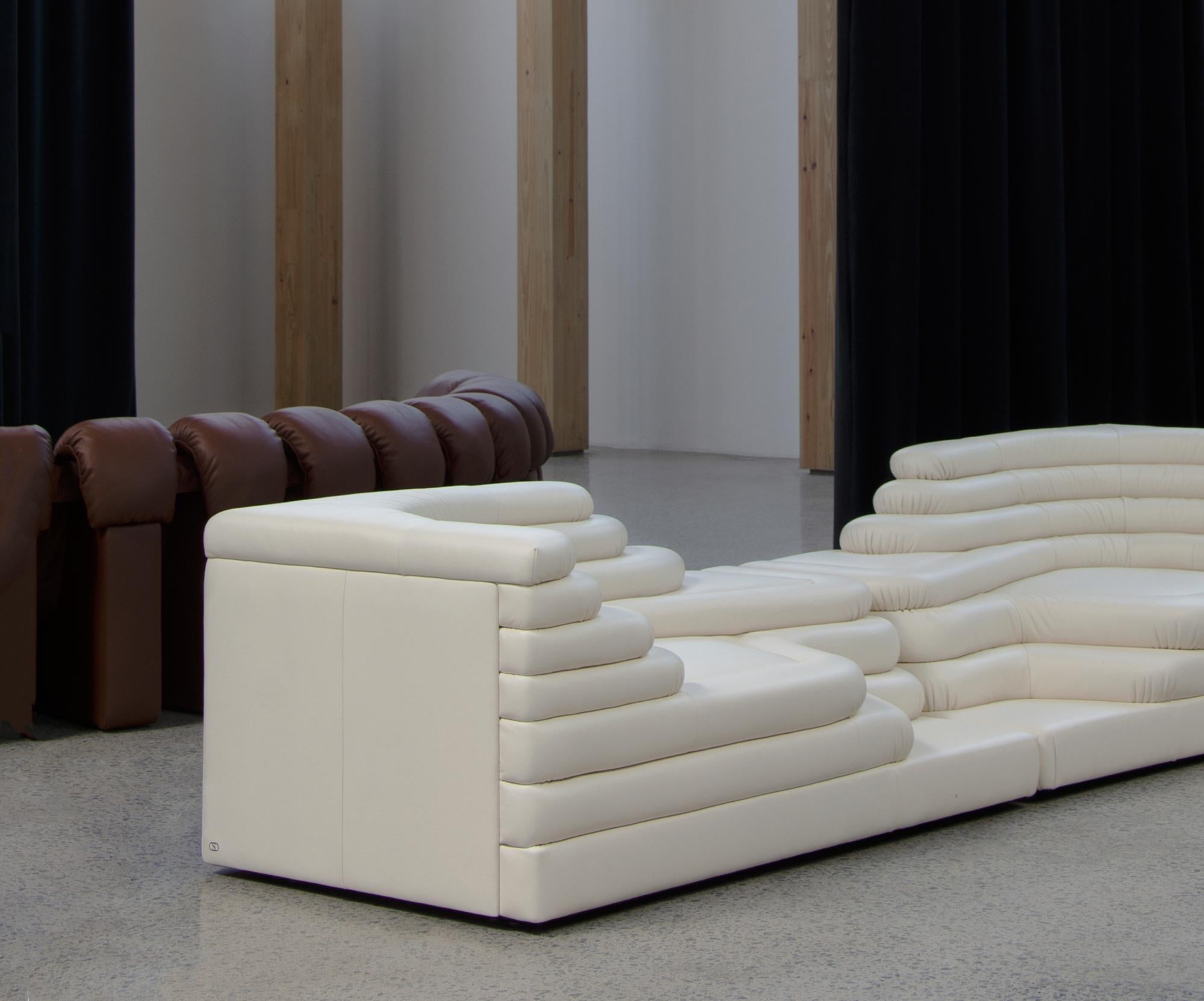 https://a.1stdibscdn.com/de-sede-ds-1025-09-terrazza-sofa-in-black-leather-upholstery-by-ubald-klug-for-sale-picture-13/f_16392/f_484574621769156831472/_DSC3609_master.jpg