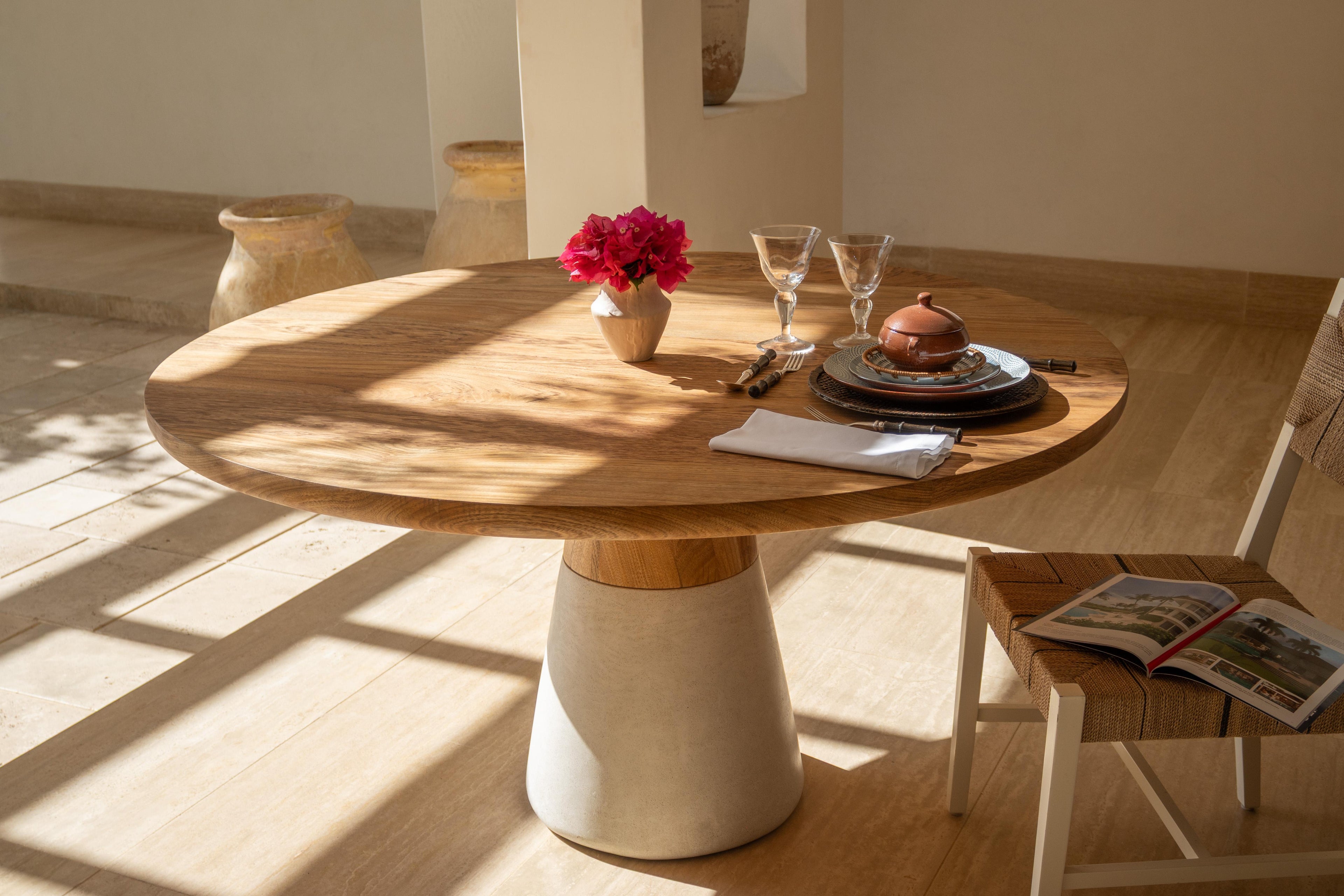 https://a.1stdibscdn.com/bahia-dining-table-in-solid-oak-top-with-white-concrete-pedestal-base-for-sale-picture-4/f_108882/f_491932521773326538348/_DSC4499_master.jpg
