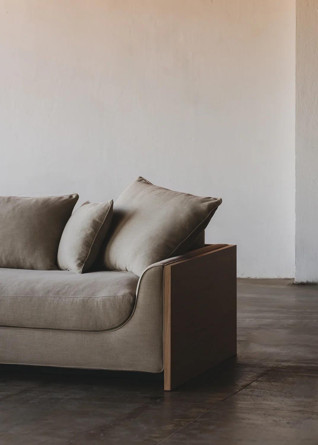 https://a.1stdibscdn.com/unique-solid-oak-marina-sofa-crude-for-sale-picture-5/f_12192/f_452507921748629605784/DSC6579_b58d3ec8_c9a4_4fa6_9ff8_68e31396b812_master.jpeg