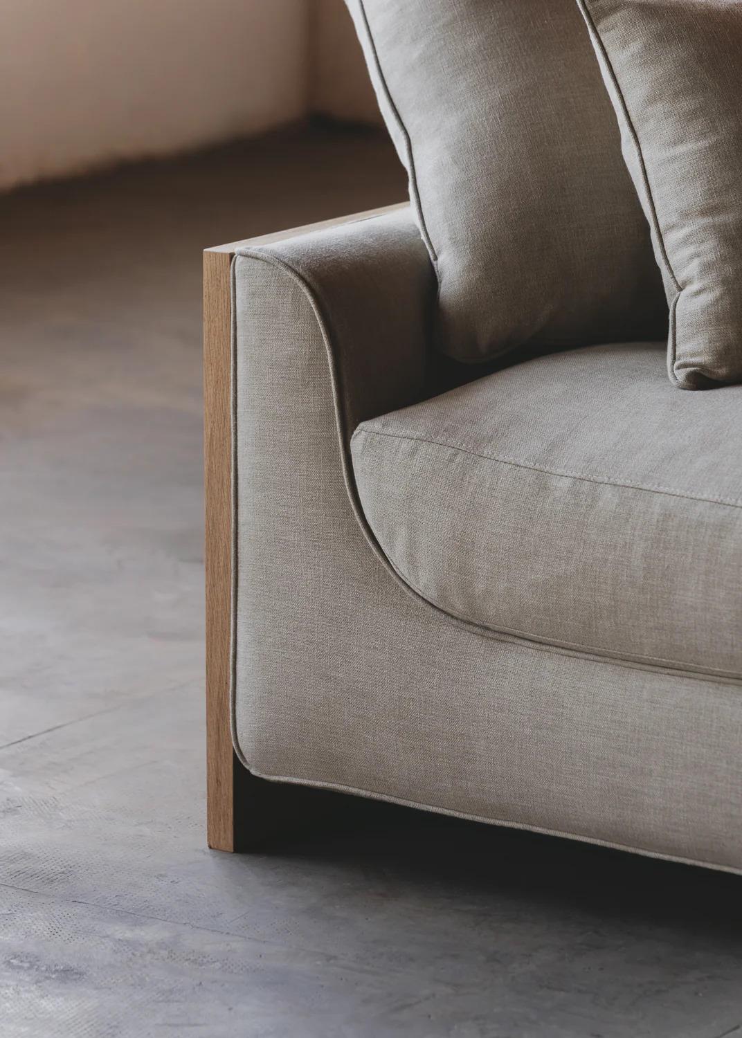 https://a.1stdibscdn.com/unique-solid-oak-marina-sofa-crude-for-sale-picture-4/f_12192/f_452507921748629605754/DSC6582_a6302b16_2e1f_431d_a97a_18b5d14f6f92_master.jpeg