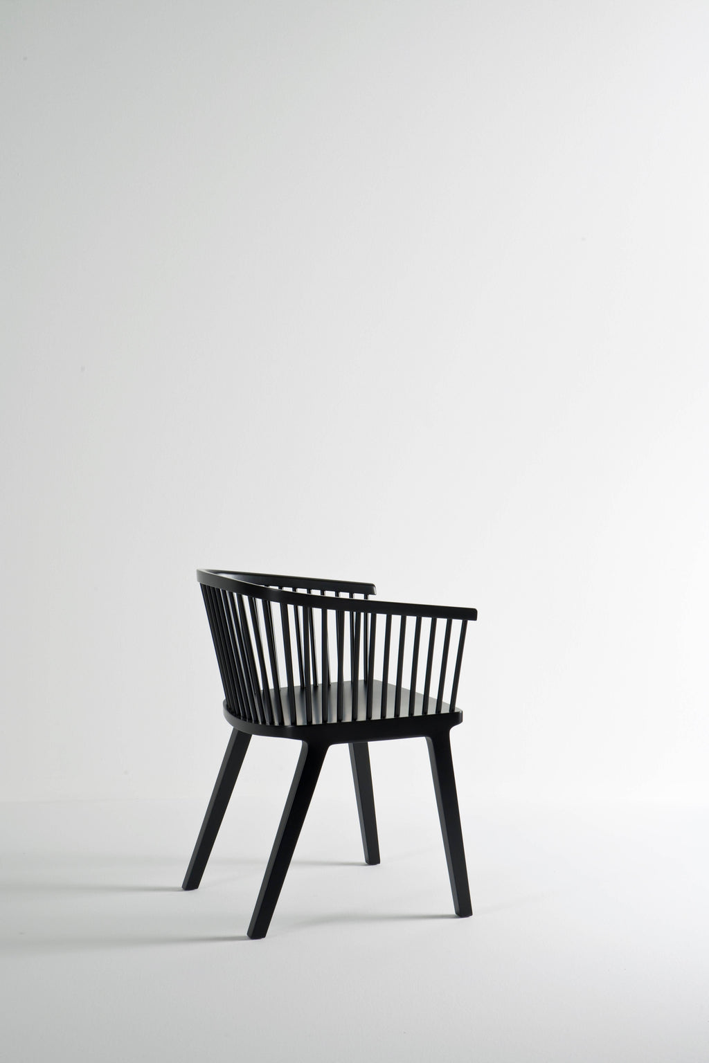 https://a.1stdibscdn.com/secreto-armchair-contemporary-design-inspired-by-traditional-winsor-chairs-for-sale-picture-5/f_37501/f_111460411529566741499/_DSC7804_master.jpg