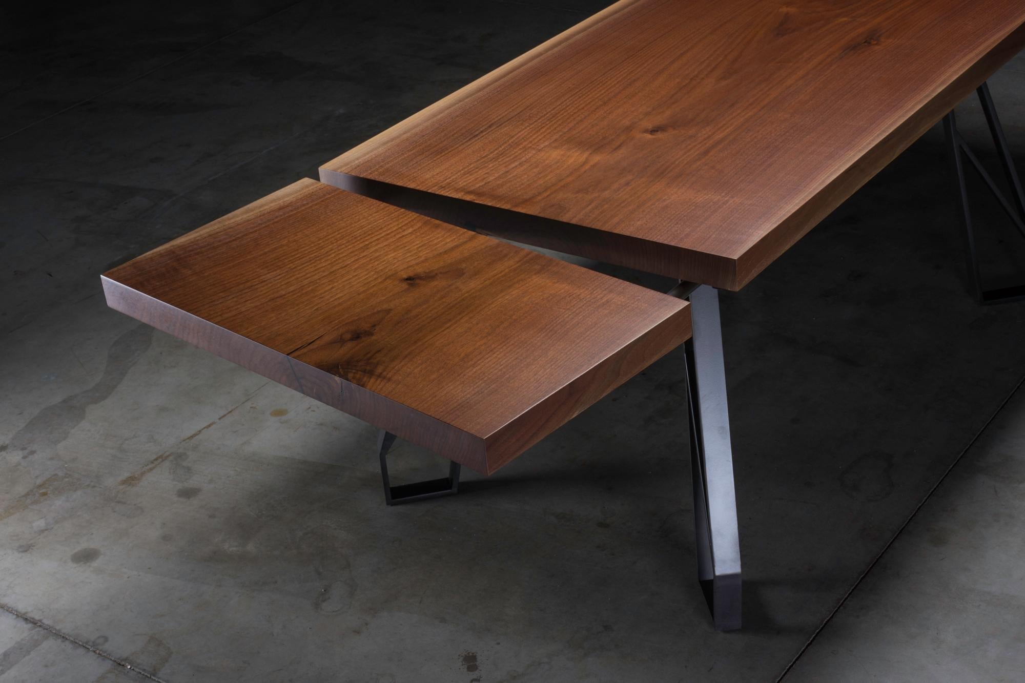 https://a.1stdibscdn.com/walnut-expanding-dining-table-with-black-steel-legs-chalmers-dining-table-for-sale-picture-6/f_47361/1562859366794/_DSC7872_master.jpg