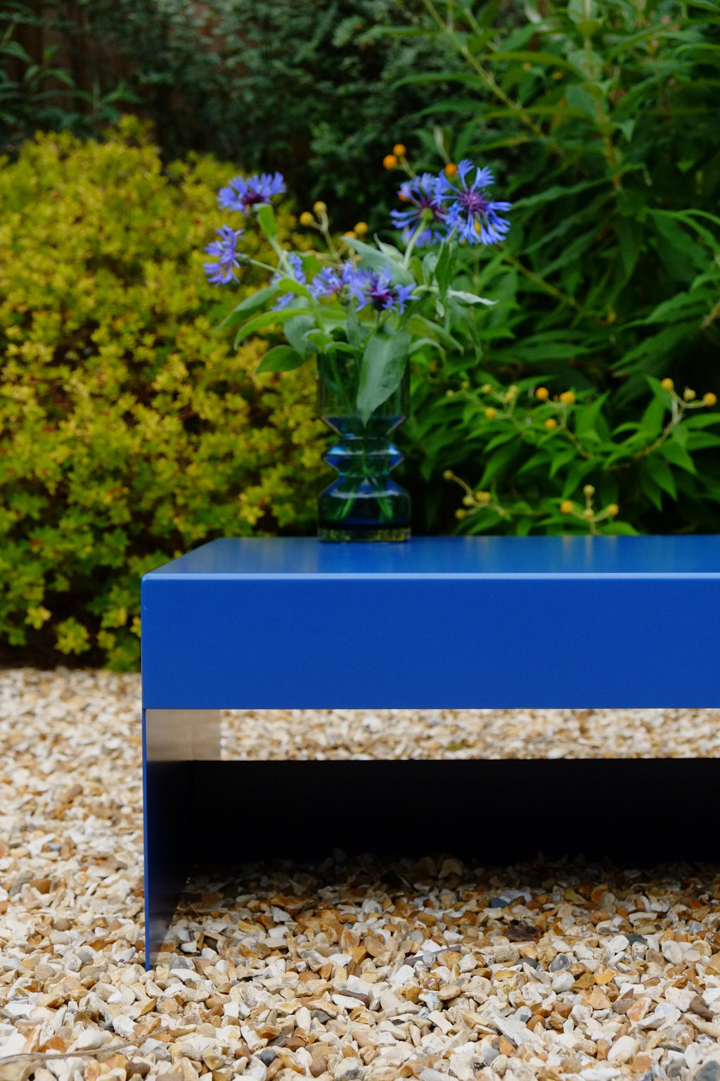 https://a.1stdibscdn.com/large-low-blueberry-single-form-coffee-sofa-table-customisable-for-sale-picture-3/f_28943/f_48744262/DSCF0558_1770731013511_master.JPG