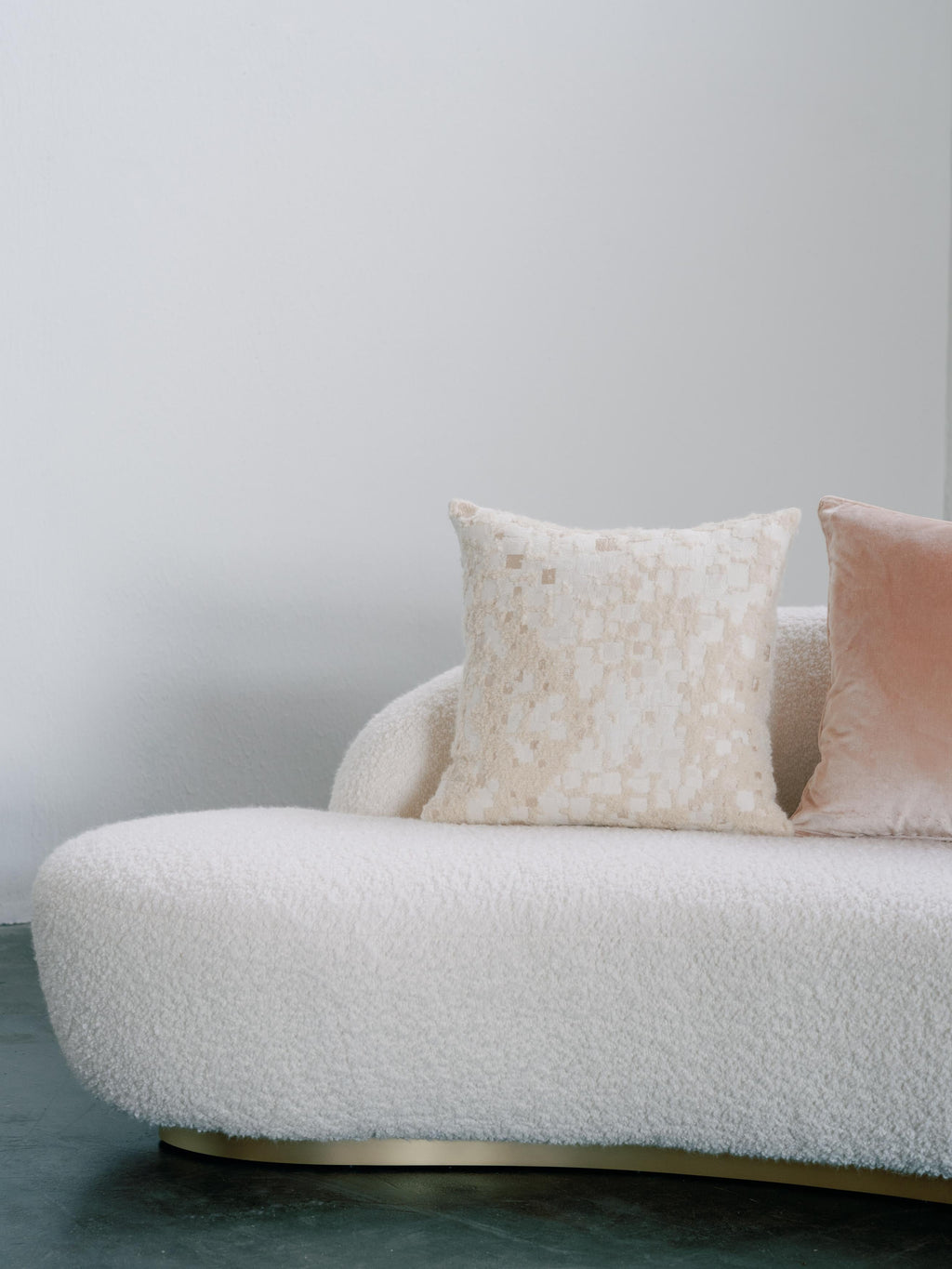 https://a.1stdibscdn.com/organic-modern-twins-sofa-cream-wool-linen-handmade-in-portugal-by-greenapple-for-sale-picture-4/f_53532/f_364223921696261882888/DSCF0907_Editar_master.jpg