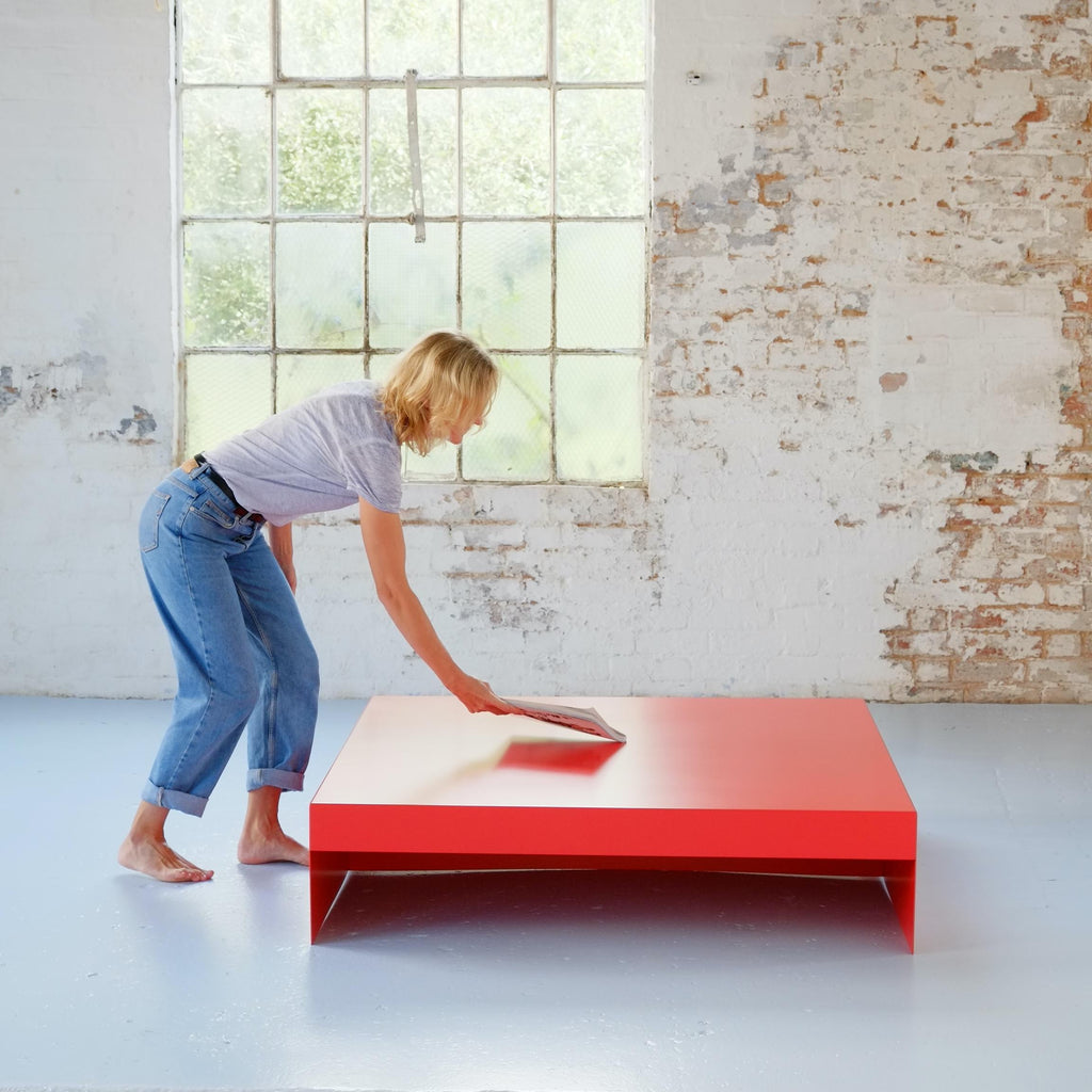 https://a.1stdibscdn.com/bespoke-large-single-form-coffee-table-in-aluminium-many-colours-for-sale-picture-5/f_28943/f_303216221662550376509/DSCF1100_copy_master.jpeg