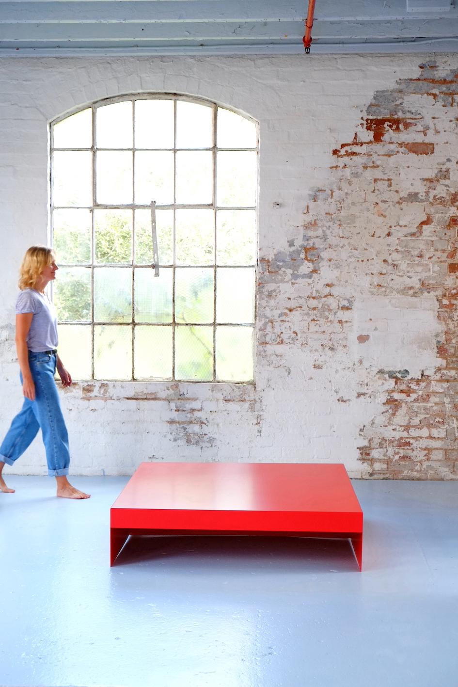https://a.1stdibscdn.com/bespoke-large-single-form-coffee-table-in-aluminium-many-colours-for-sale-picture-4/f_28943/f_303216221662550367353/DSCF1126_copy_master.jpeg