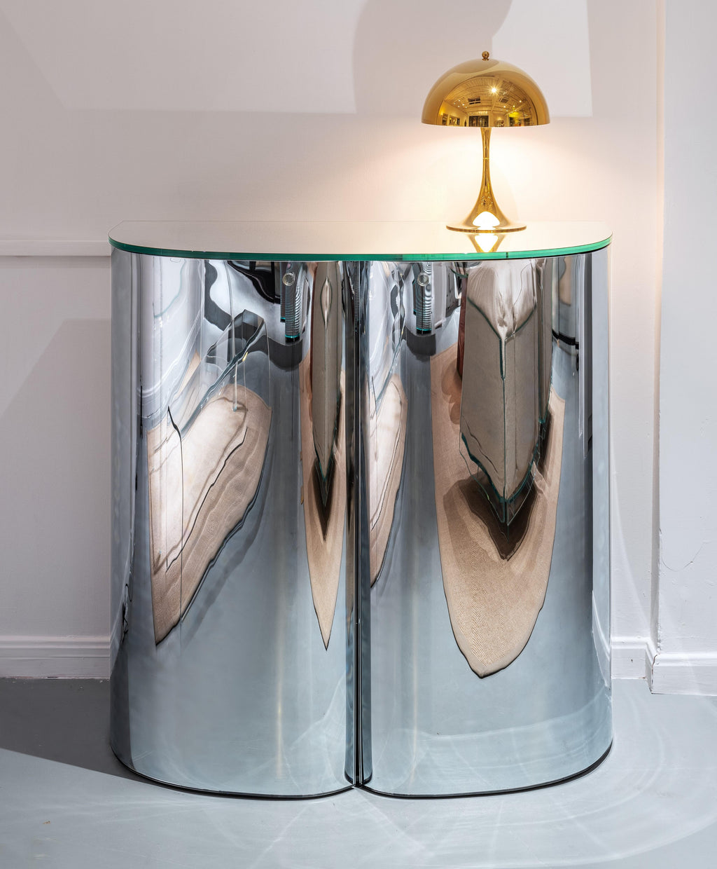 https://a.1stdibscdn.com/oltralpe-mirrored-bar-cabinet-by-inga-sempe-for-glas-italia-in-stock-for-sale-picture-2/32076752/f_403288821719406034762/DSCF1344_Copia_master_master.jpg
