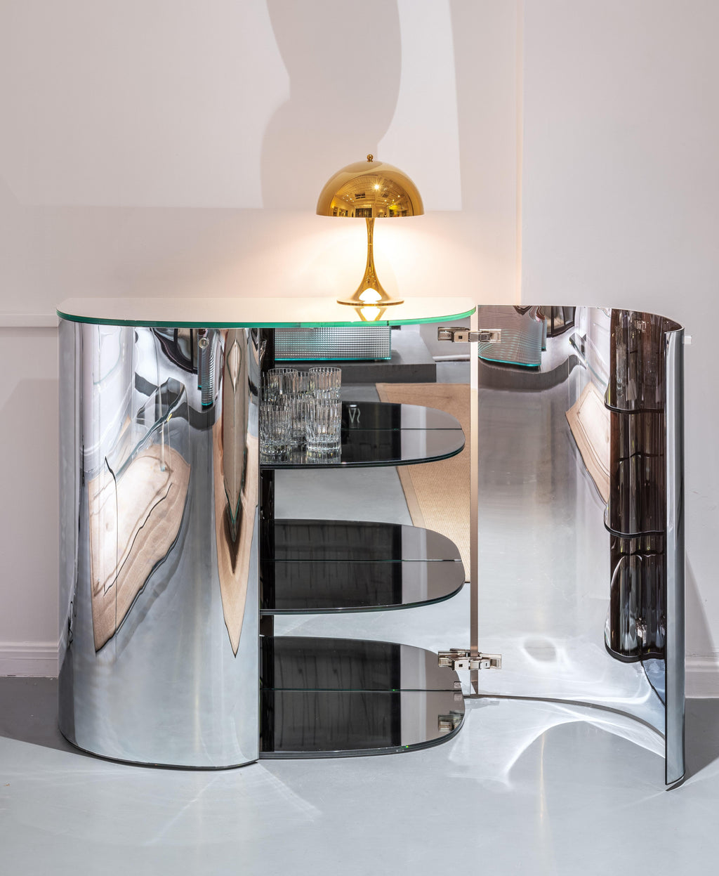 https://a.1stdibscdn.com/oltralpe-mirrored-bar-cabinet-by-inga-sempe-for-glas-italia-in-stock-for-sale-picture-3/32076752/f_403288821719406035026/DSCF1345_Copia_master_master.jpg
