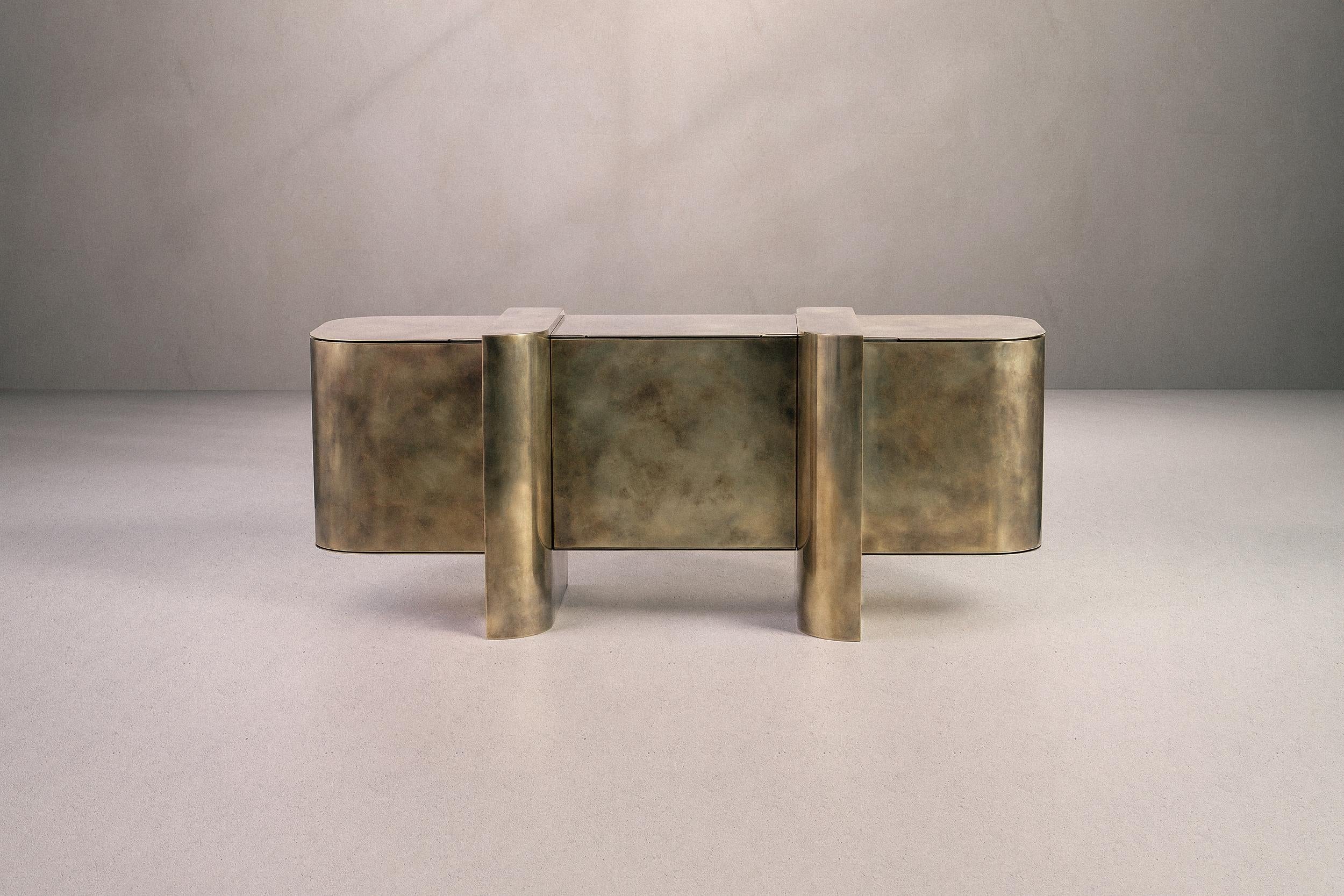 https://a.1stdibscdn.com/carvel-storage-cabinet-patinated-brass-made-in-britain-for-sale-picture-2/f_25883/f_437002421739969194560/DSCF2625WEB_master.jpg
