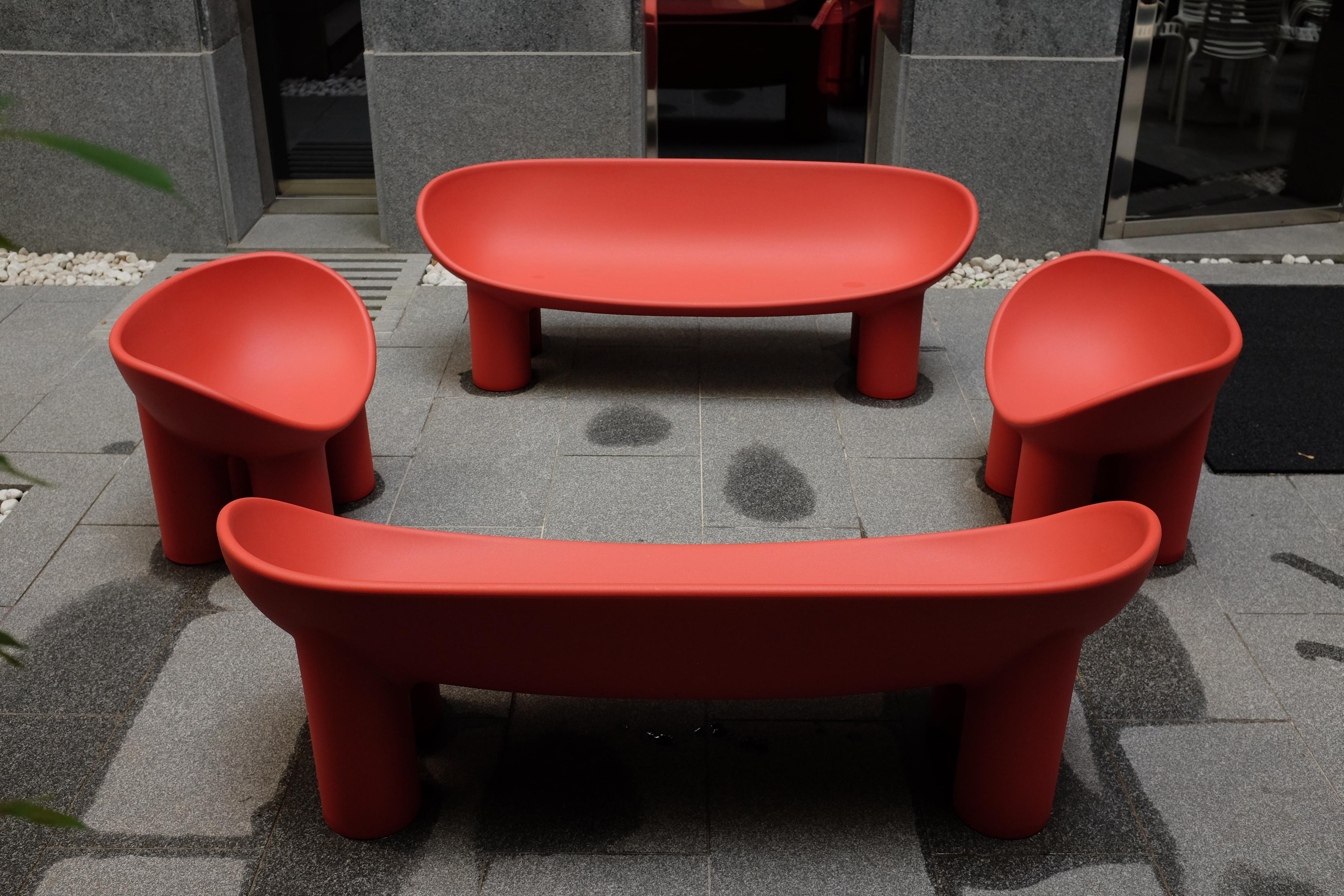 https://a.1stdibscdn.com/roly-poly-polyethylene-sofa-in-charcoal-by-faye-toogood-for-sale-picture-3/f_16392/f_187635221587253051106/DSCF2675_master.JPG
