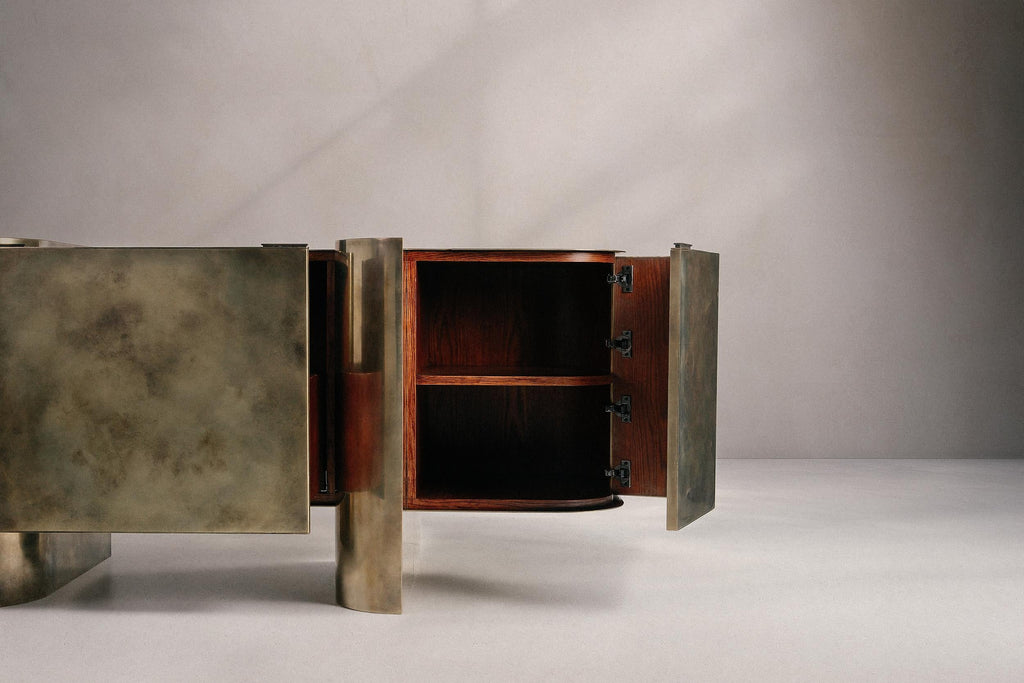 https://a.1stdibscdn.com/carvel-storage-cabinet-patinated-brass-made-in-britain-for-sale-picture-4/f_25883/f_437002421739969217675/DSCF2711WEB_master.jpg