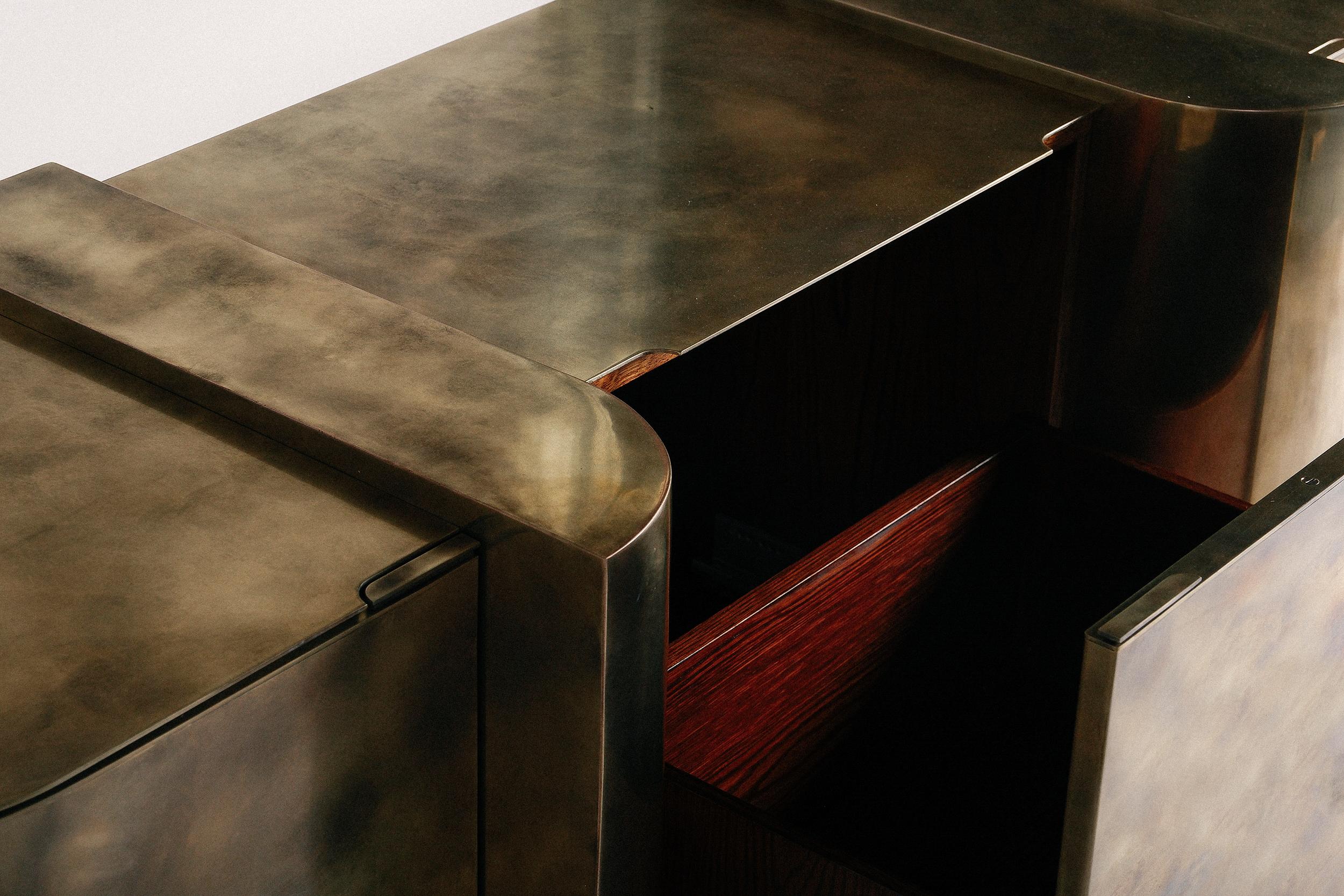 https://a.1stdibscdn.com/carvel-storage-cabinet-patinated-brass-made-in-britain-for-sale-picture-5/f_25883/f_437002421739969235166/DSCF2849WEB_master.jpg