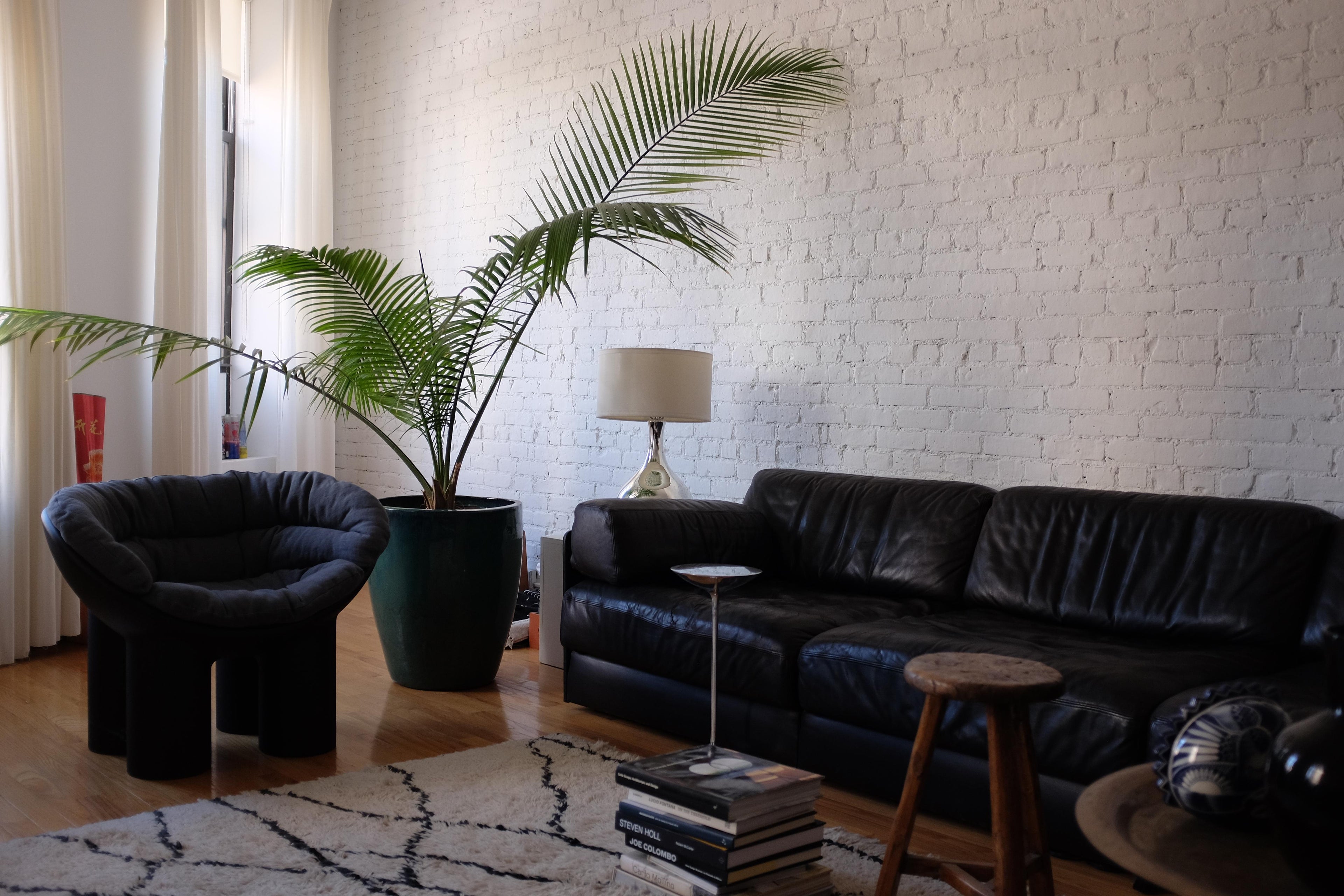 https://a.1stdibscdn.com/roly-poly-polyethylene-sofa-in-charcoal-by-faye-toogood-for-sale-picture-5/f_16392/f_187635221587253411566/DSCF3183_master.JPG
