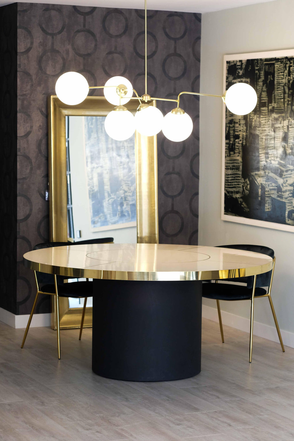 https://a.1stdibscdn.com/retro-design-round-dining-table-palm-springs-style-high-gloss-laminated-brass-for-sale-picture-2/f_40561/f_339867621682487219610/DSCF5124_2_master.jpg