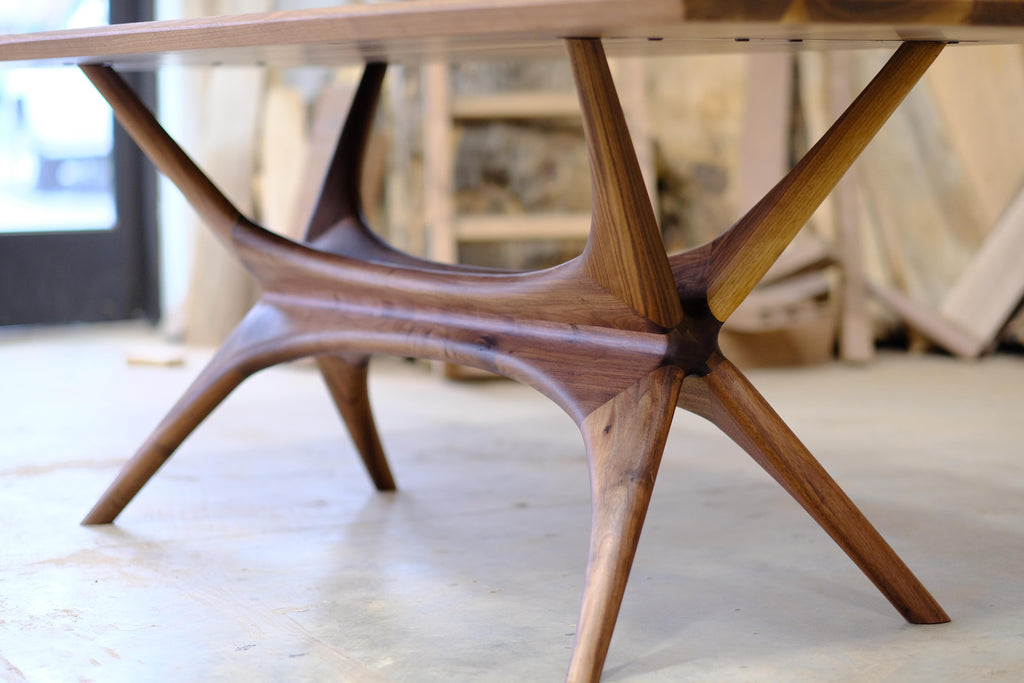 https://a.1stdibscdn.com/mid-century-modern-walnut-dining-table-for-sale-picture-9/f_86092/f_391216021712169718934/DSCF6052_master.JPG