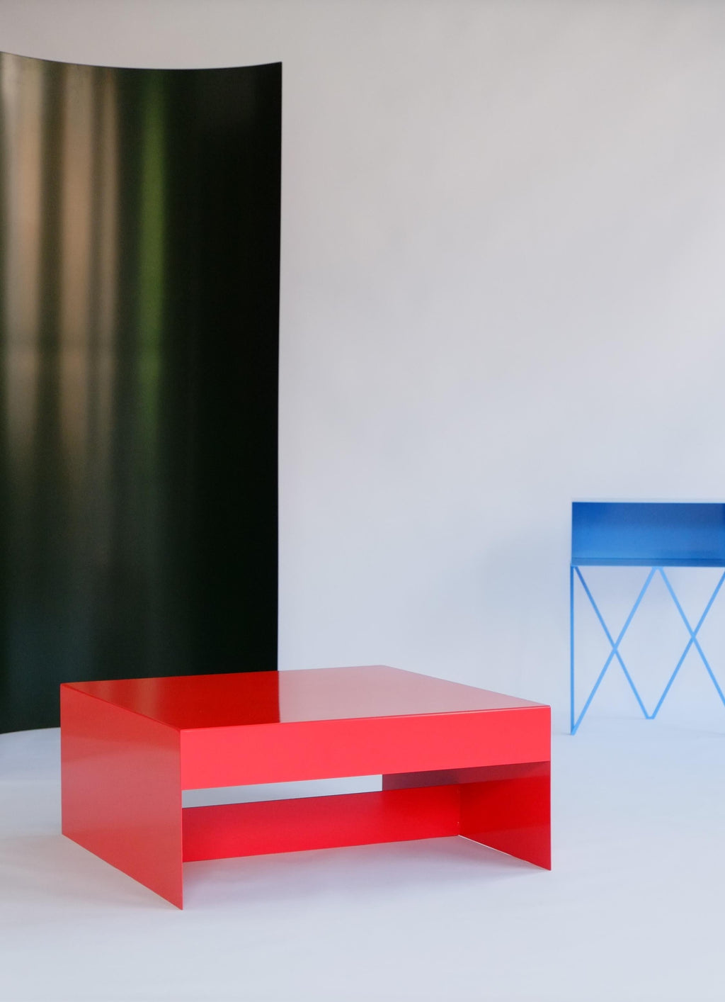 https://a.1stdibscdn.com/red-single-form-square-aluminium-coffee-table-customisable-for-sale-picture-4/f_28943/f_459851121753279773024/DSCF6378_master.JPG