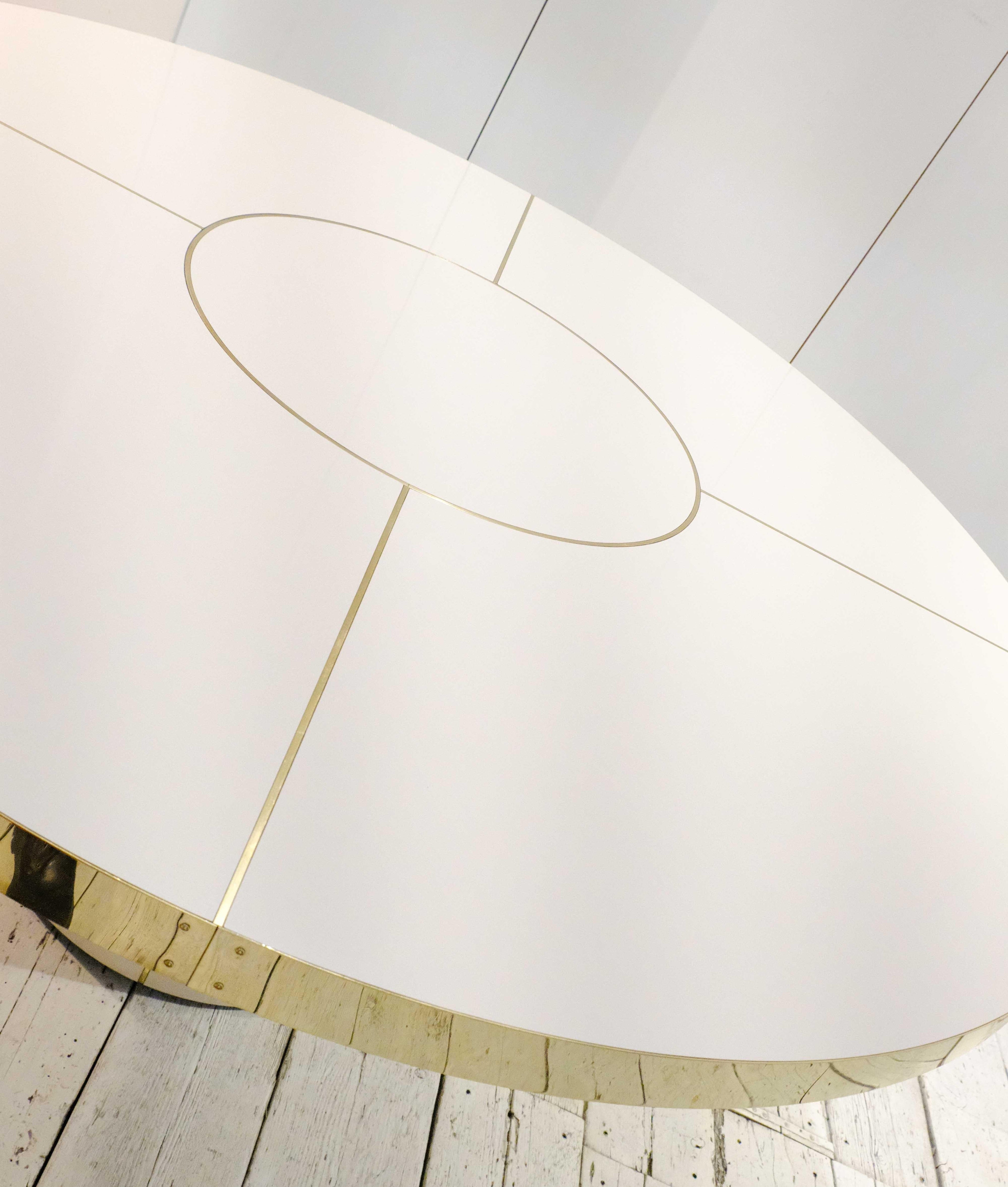 https://a.1stdibscdn.com/retro-design-round-dining-table-palm-springs-style-high-gloss-laminated-brass-for-sale-picture-10/f_40561/f_339875921682495580805/DSCF7290_master.jpg