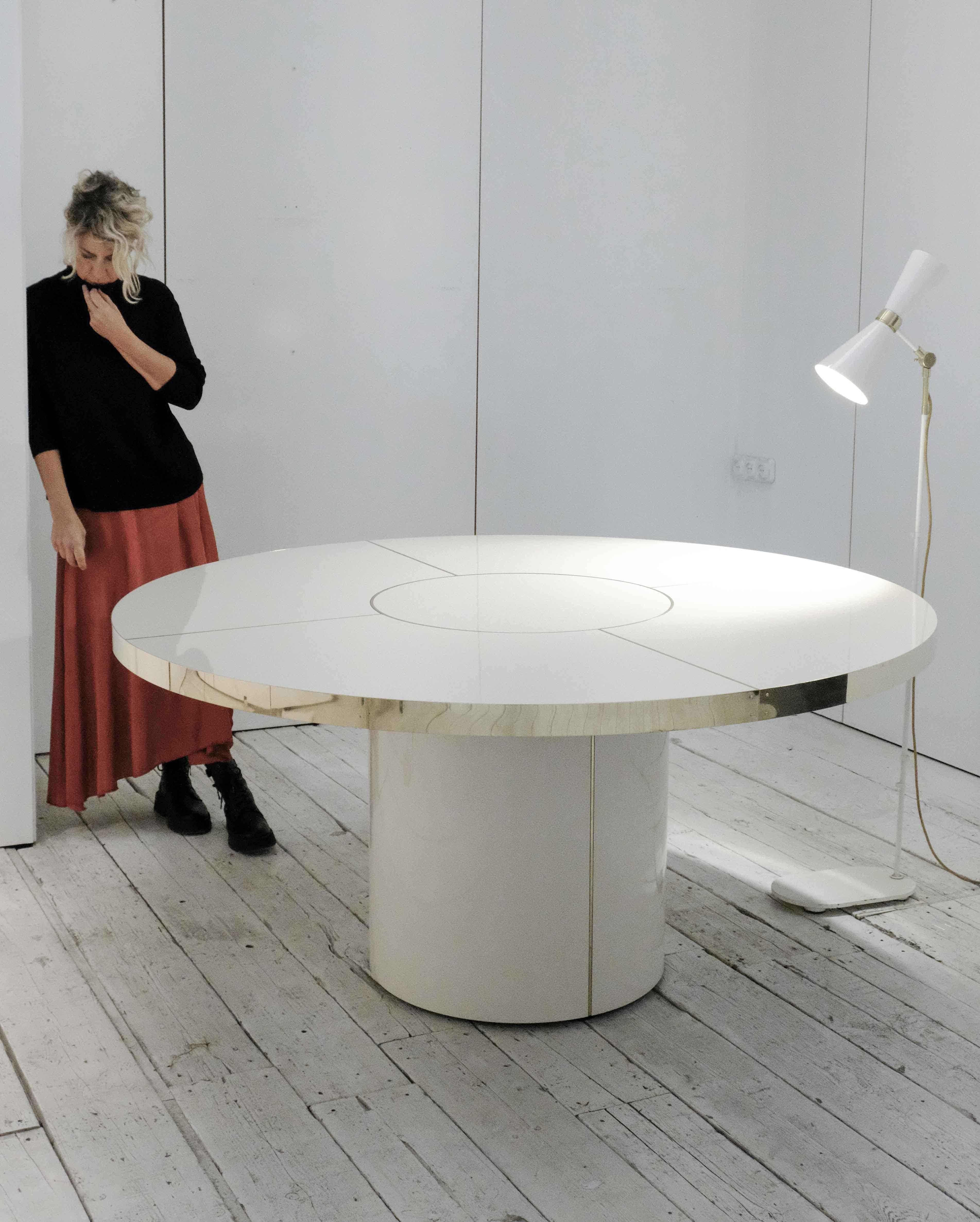 https://a.1stdibscdn.com/antique-white-round-table-in-high-gloss-laminate-steel-marquetry-xxl-for-sale-picture-6/f_40561/f_393943021713874657353/DSCF7291_master.jpg