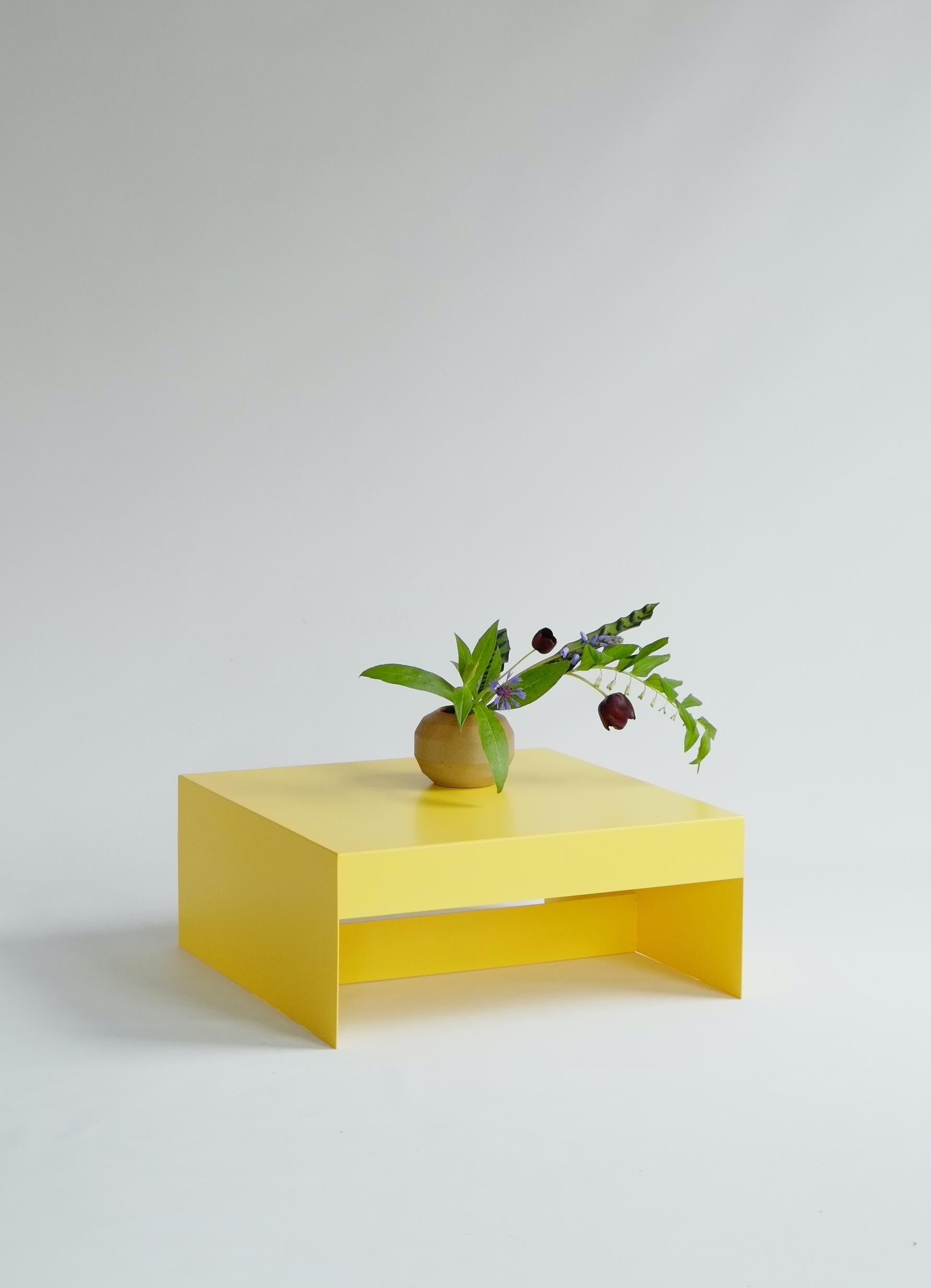 https://a.1stdibscdn.com/deep-green-single-form-square-aluminium-coffee-table-customisable-for-sale-picture-13/f_28943/f_470370621760437159852/DSCF8281_master.JPG