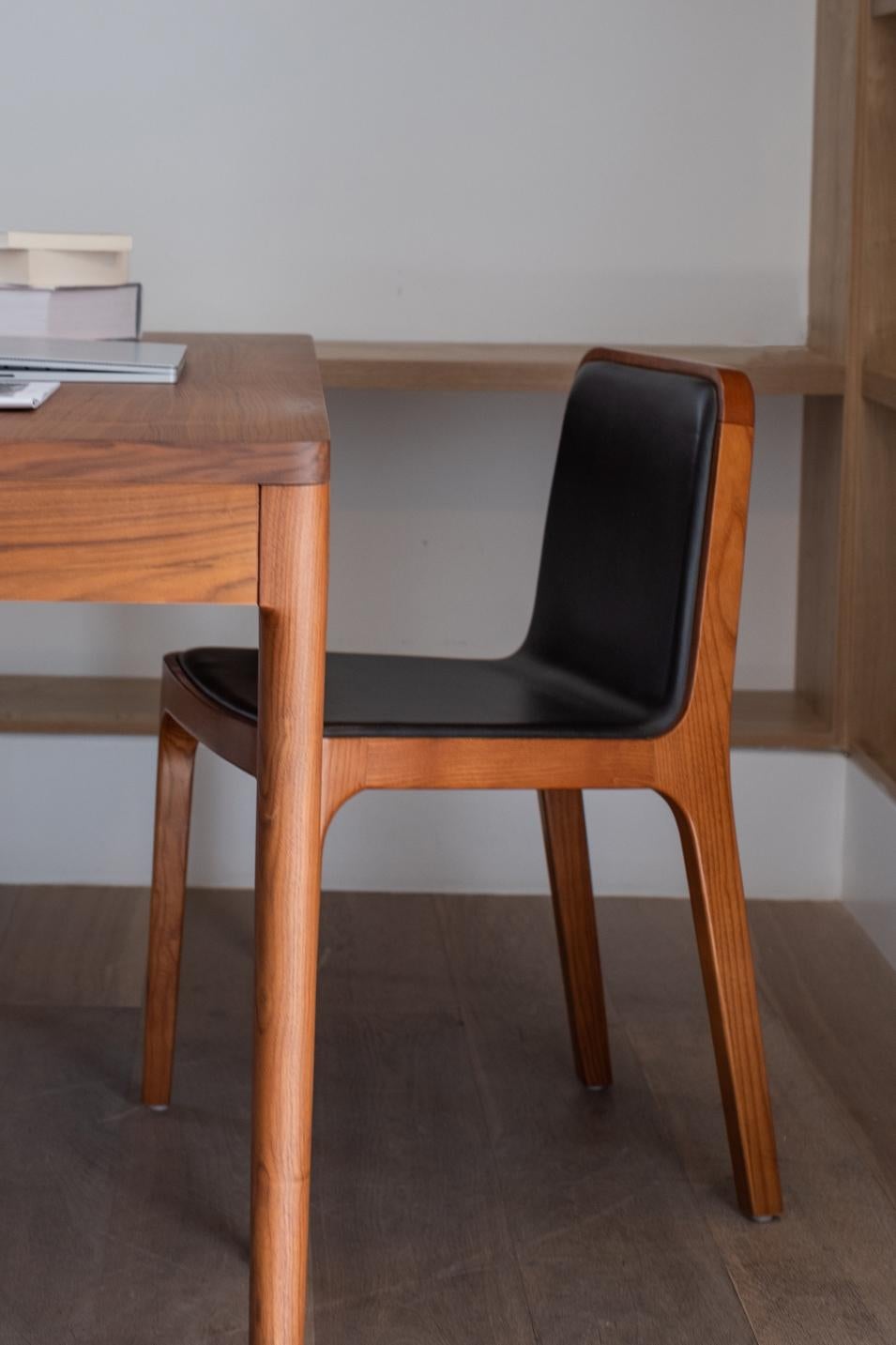 https://a.1stdibscdn.com/minimalist-modern-chair-in-oak-wood-leather-upholstery-for-sale-picture-9/f_60192/f_278039021647367011149/DSCF8830_tratada_master.jpg