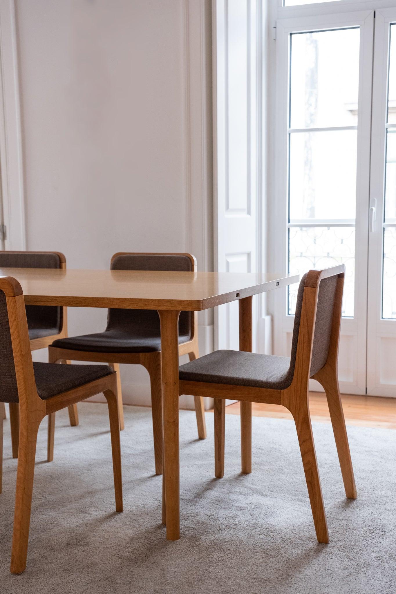 https://a.1stdibscdn.com/minimalist-modern-table-in-walnut-wood-extendable-for-sale-picture-4/f_60192/f_278139221647431233347/DSCF9085_tratada_1__master.jpg