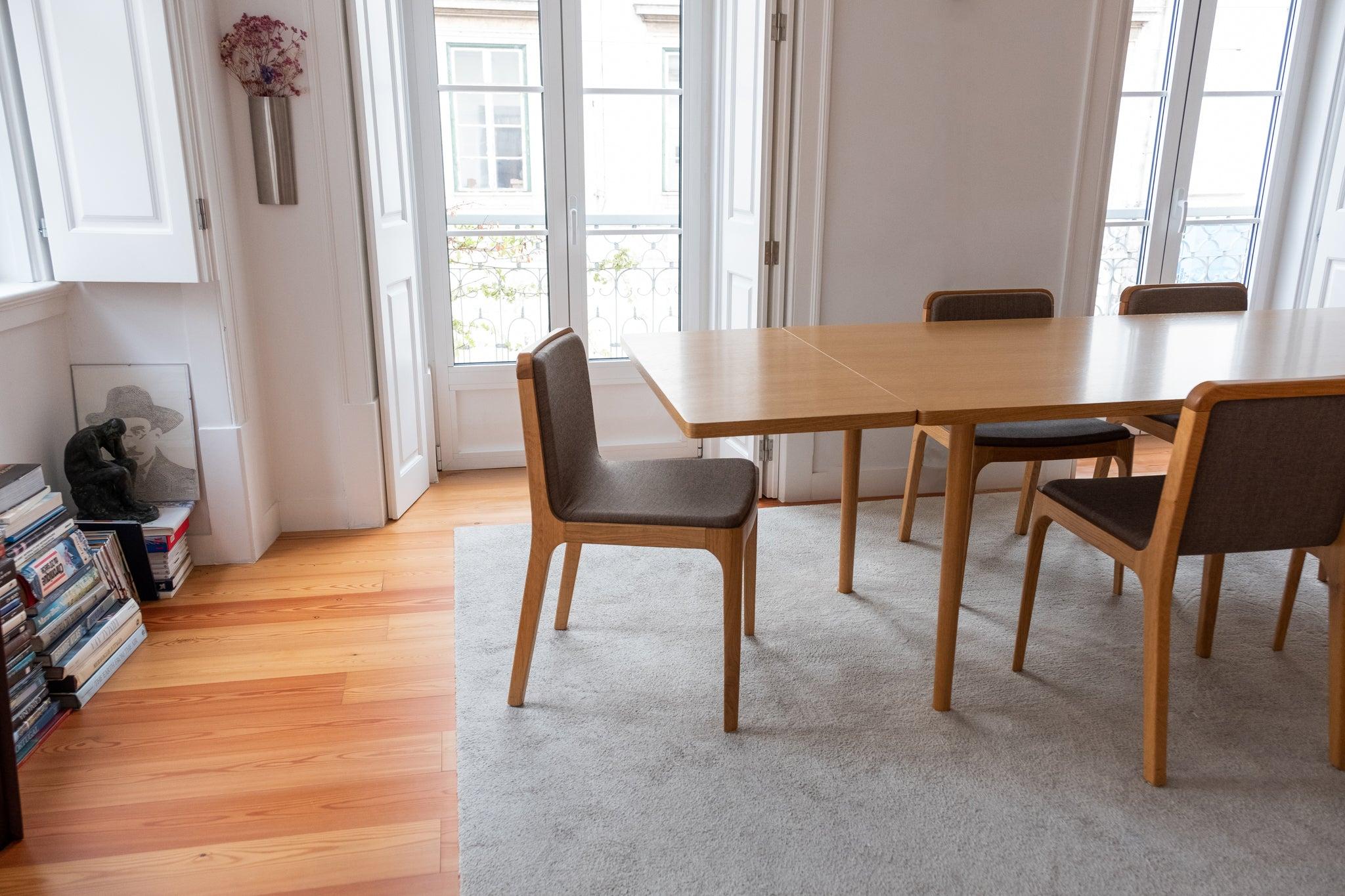 https://a.1stdibscdn.com/minimalist-modern-table-in-oak-wood-extensible-22090x110cm-for-sale-picture-2/f_60192/f_270104021642777893496/DSCF9117_tratada_1__master.jpg