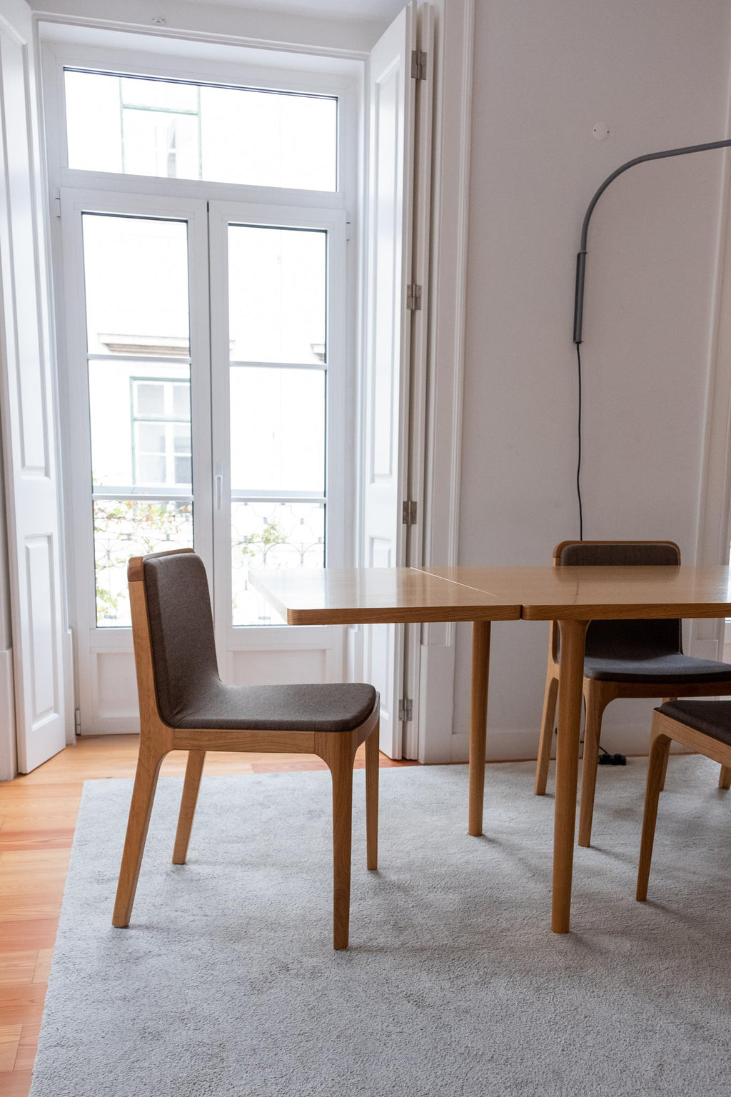 https://a.1stdibscdn.com/extendable-walnut-dining-table-minimalist-modern-handcrafted-in-portugal-for-sale-picture-8/f_60192/f_278139221760718390328/DSCF9118_master.jpg