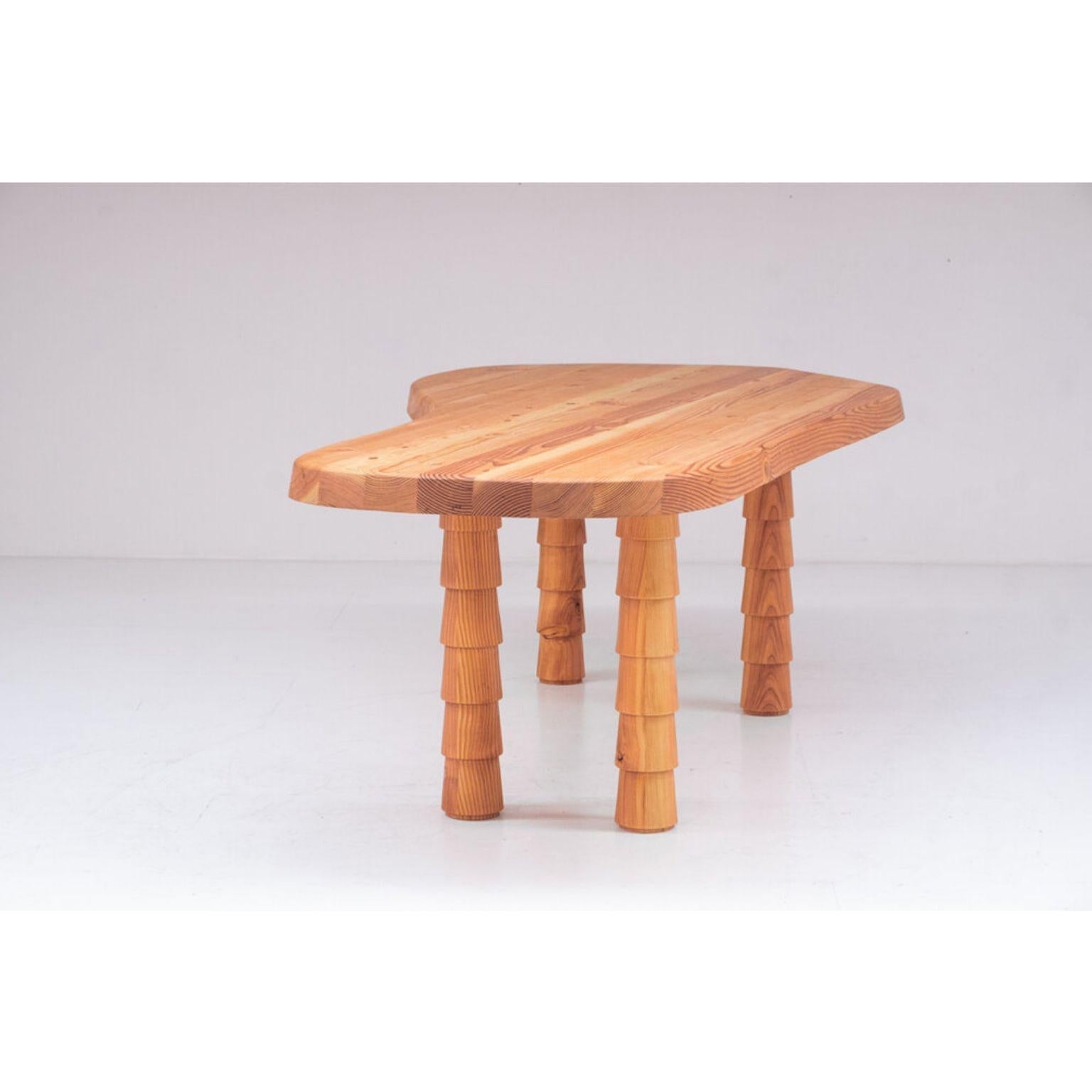 https://a.1stdibscdn.com/black-data-table-three-legged-in-oregon-by-atelier-thomas-serruys-for-sale-picture-10/f_12192/f_334050021679404161781/DSCF9757_master.jpg