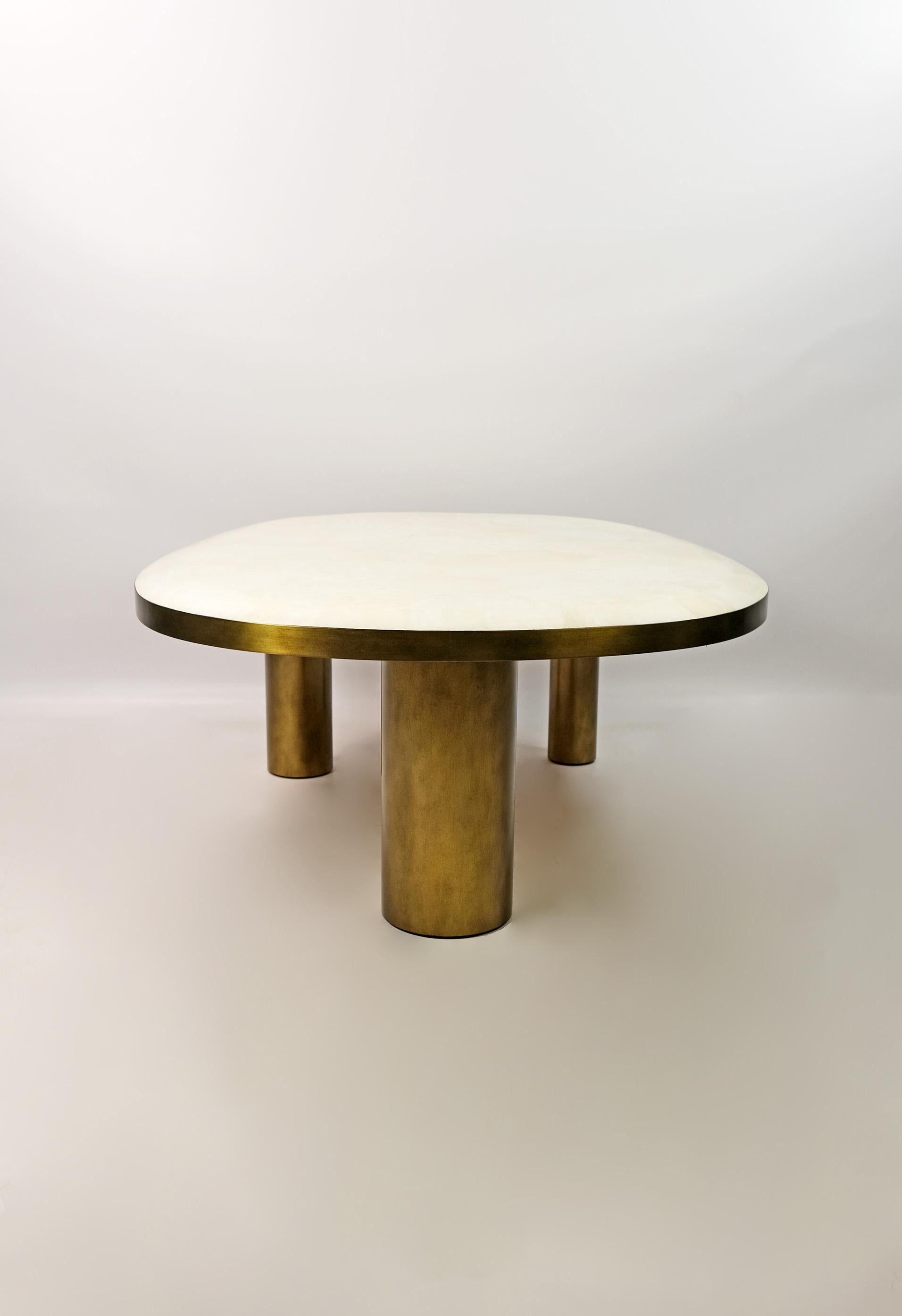 https://a.1stdibscdn.com/set-of-2-organic-coffee-tables-in-rock-crystal-and-brass-by-ginger-brown-for-sale-picture-6/f_56622/f_397236021715766911185/DSCF9965b_fhd_master.jpg