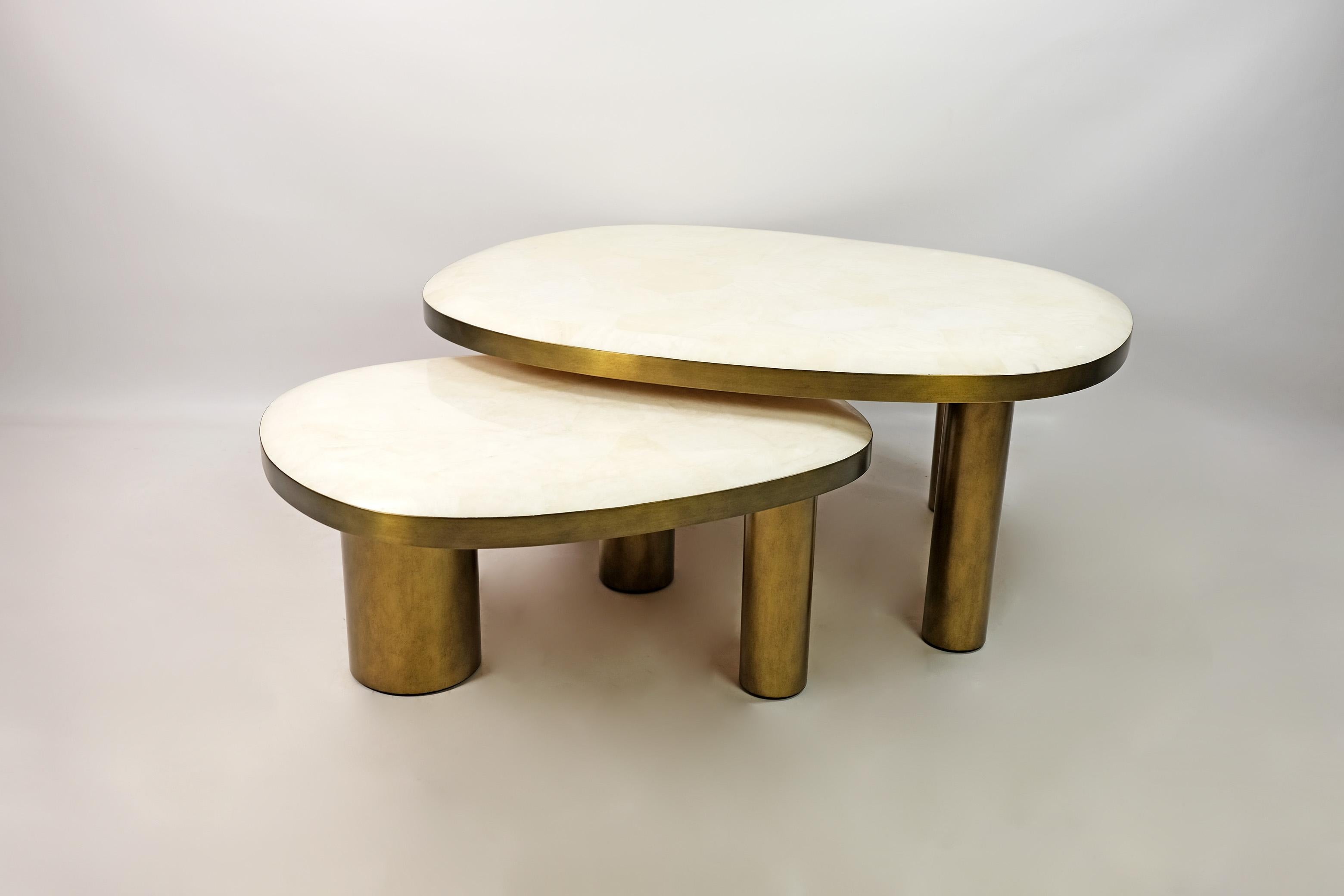 https://a.1stdibscdn.com/set-of-2-organic-coffee-tables-in-rock-crystal-and-brass-by-ginger-brown-for-sale-picture-2/f_56622/f_397236021715766908526/DSCF9977b_fhd_master.jpg