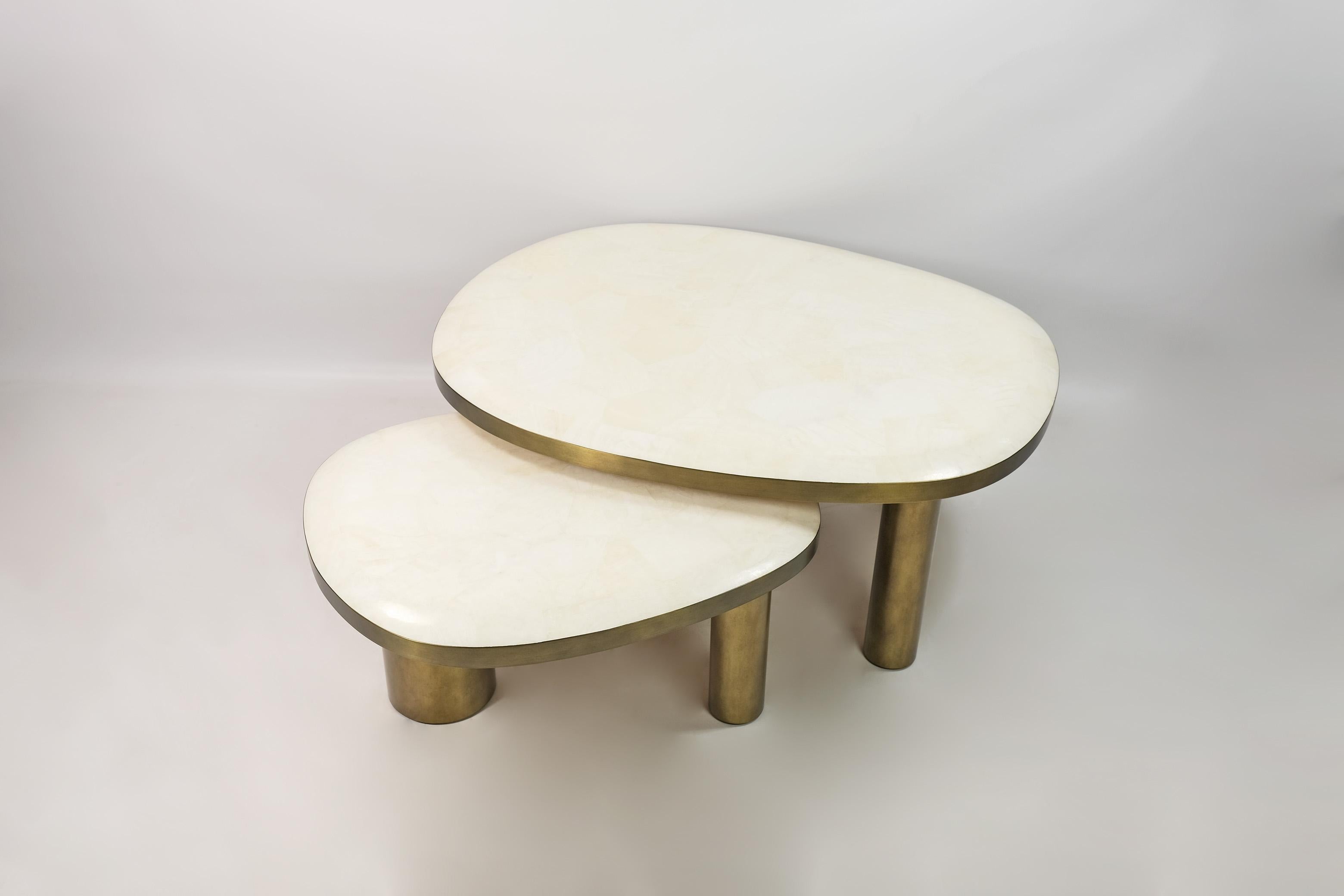https://a.1stdibscdn.com/set-of-2-organic-coffee-tables-in-rock-crystal-and-brass-by-ginger-brown-for-sale-picture-3/f_56622/f_397236021715766909179/DSCF9978ret_fhd_master.jpg