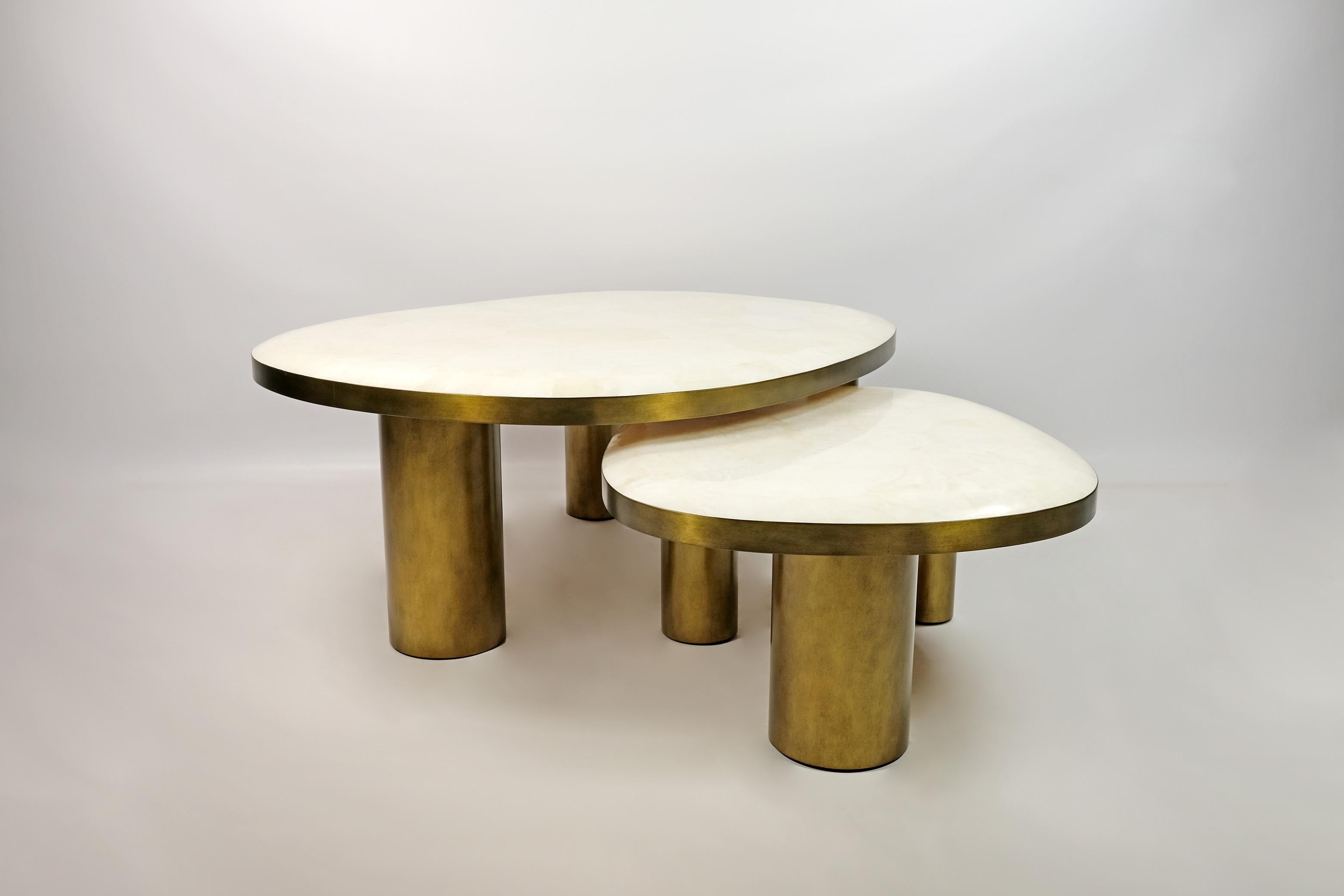 https://a.1stdibscdn.com/set-of-2-organic-coffee-tables-in-rock-crystal-and-brass-by-ginger-brown-for-sale-picture-7/f_56622/f_397236021715766911818/DSCF9987b_fhd_master.jpg