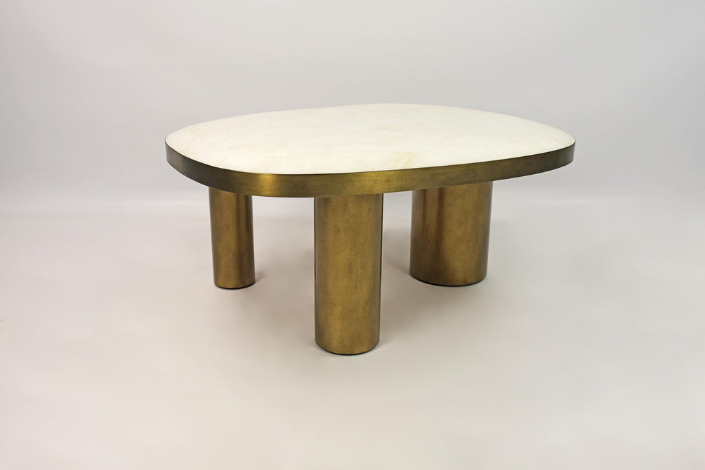 https://a.1stdibscdn.com/set-of-2-organic-coffee-tables-in-rock-crystal-and-brass-by-ginger-brown-for-sale-picture-5/f_56622/f_397236021715766910494/DSCF9991b_fhd_master.jpg