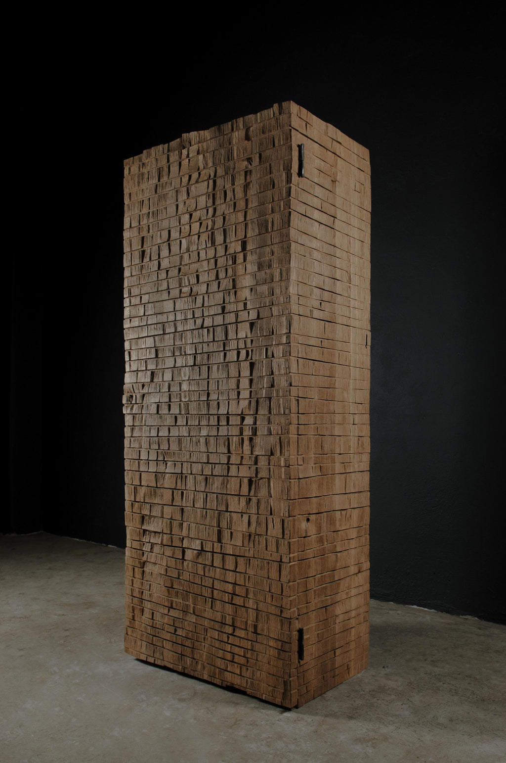 https://a.1stdibscdn.com/contemporary-brutalist-cabinet-in-solid-oak-brown-for-sale-picture-2/f_31233/f_292594321656063740477/DSC_0001_master.jpg