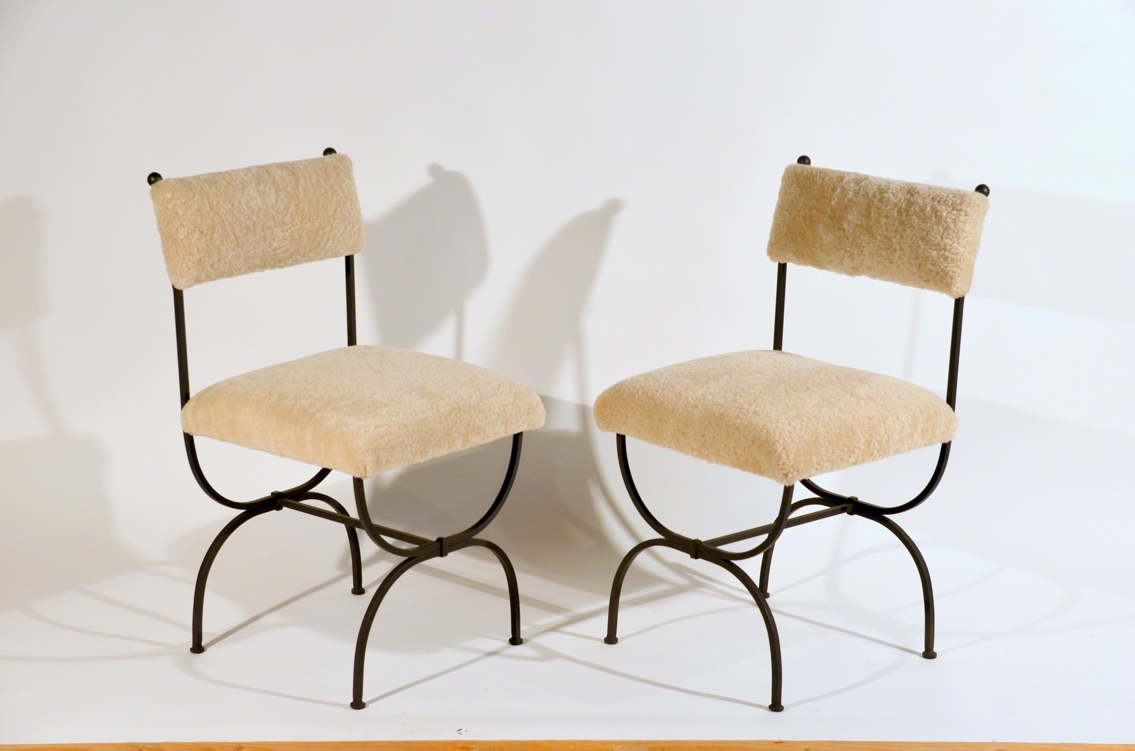 https://a.1stdibscdn.com/pair-of-chic-arcade-wrought-iron-and-shearling-chairs-by-design-freres-for-sale-picture-2/f_8184/f_222186221611307552562/DSC_0002_master.JPG