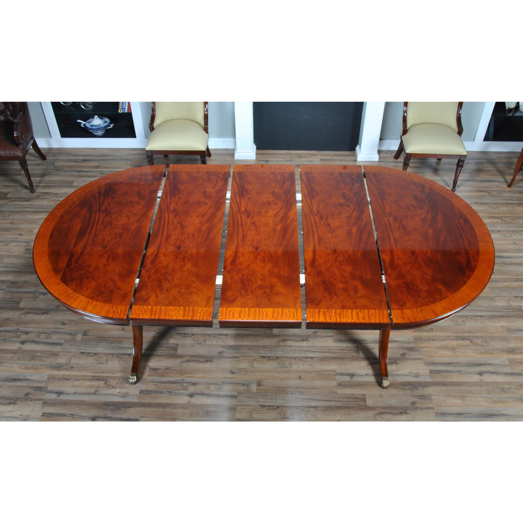 https://a.1stdibscdn.com/round-dining-table-60-115-inch-for-sale-picture-3/f_85472/f_350137521688049097293/DSC_0003_master.jpg