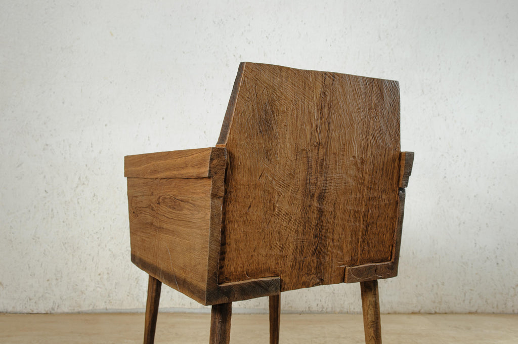 https://a.1stdibscdn.com/sculpted-armchair-in-solid-oak-wood-4-legs-for-sale-picture-5/f_31233/f_274412821645195616121/DSC_0005_master.jpg