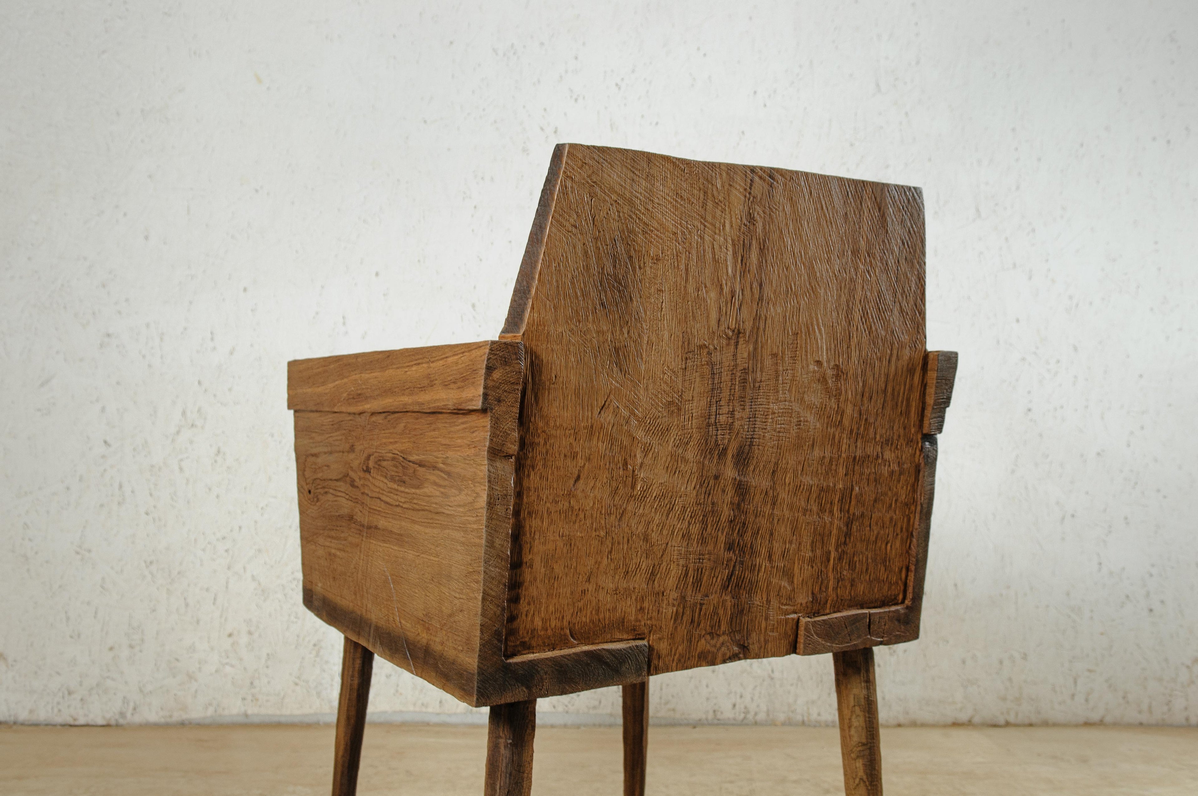 https://a.1stdibscdn.com/sculpted-armchair-in-solid-oak-wood-4-legs-for-sale-picture-5/f_31233/f_274412821645195616121/DSC_0005_master.jpg
